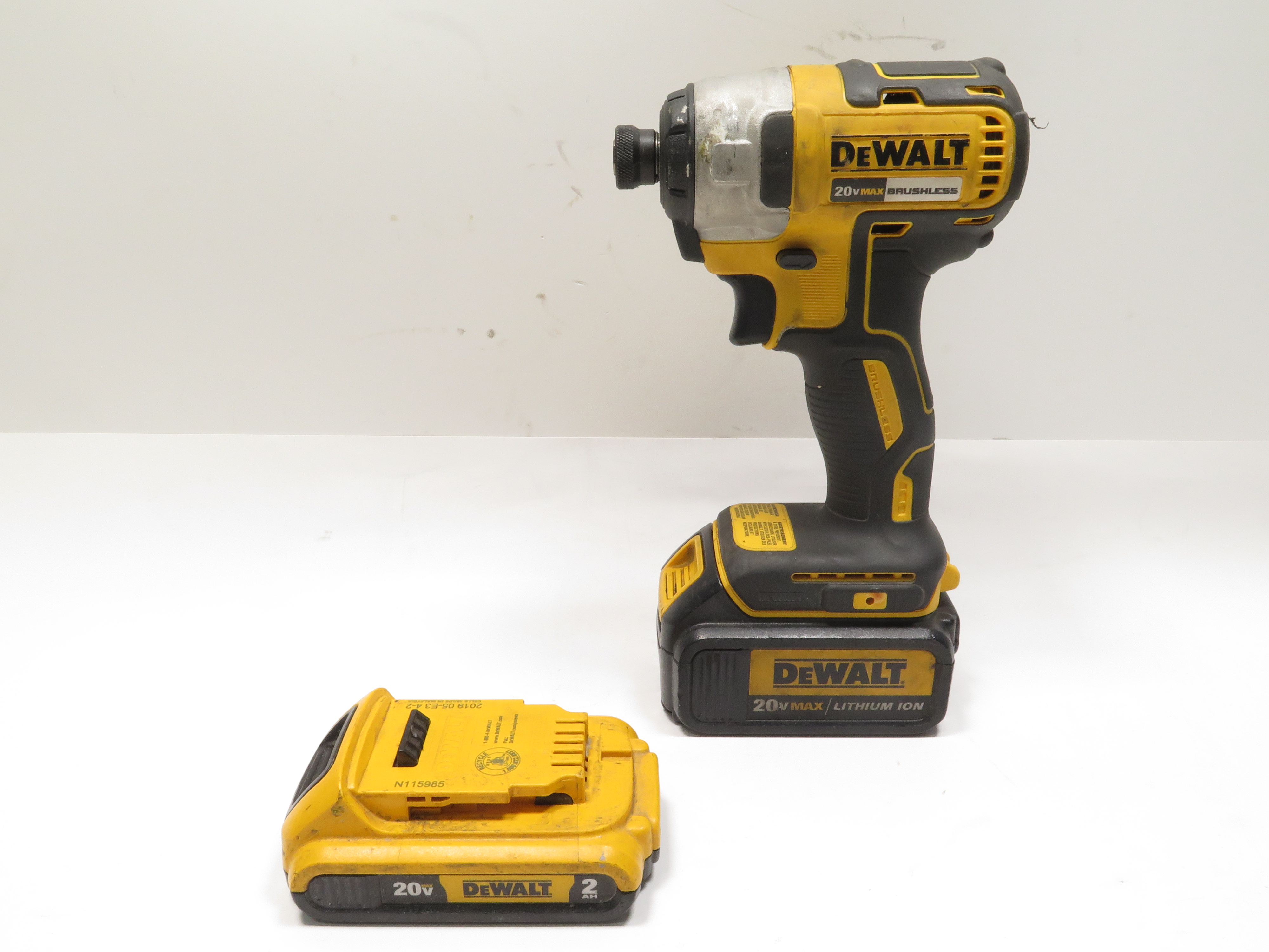 DeWalt DCF787 20volt Max 1/4in Variable Speed Brushless Cordless