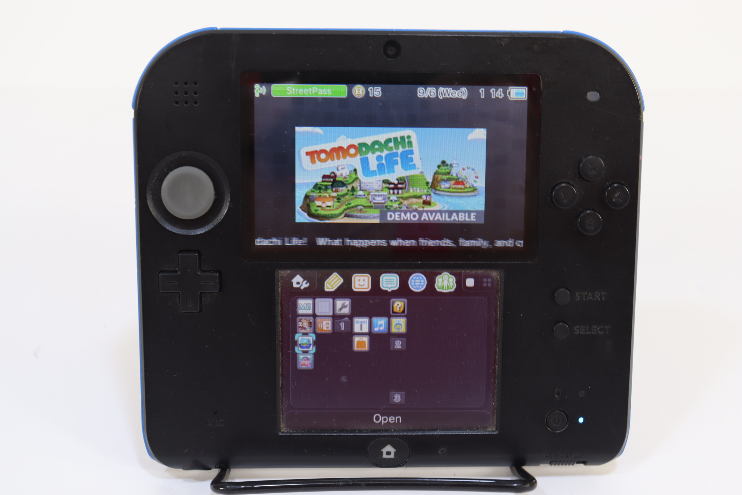 Nintendo 2DS FTR-001 Dual Screen 2D Handheld Video Game Console