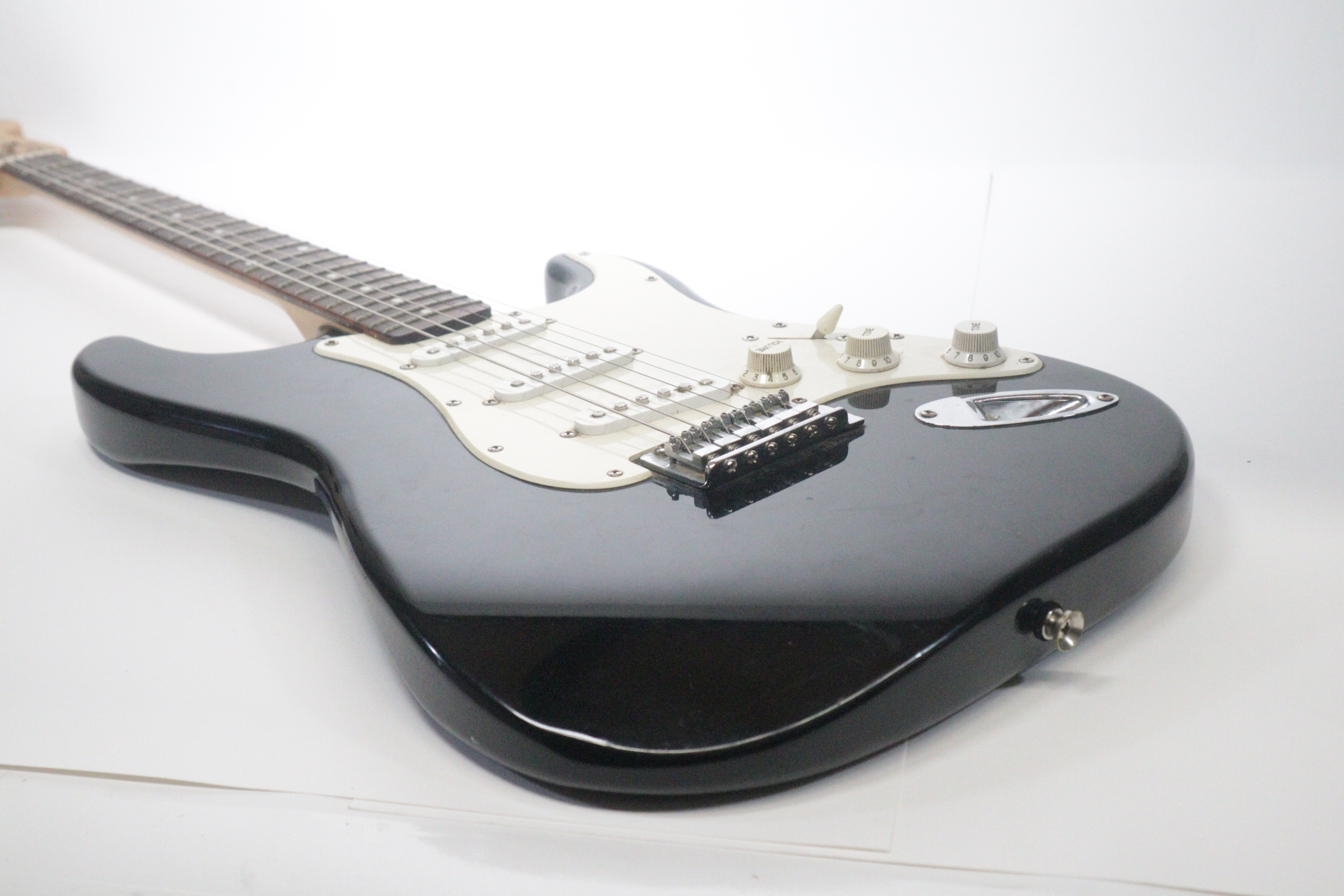 ギター Squier Stratocaster Squier By Fender Strat Affinity Series Black/White 6-String