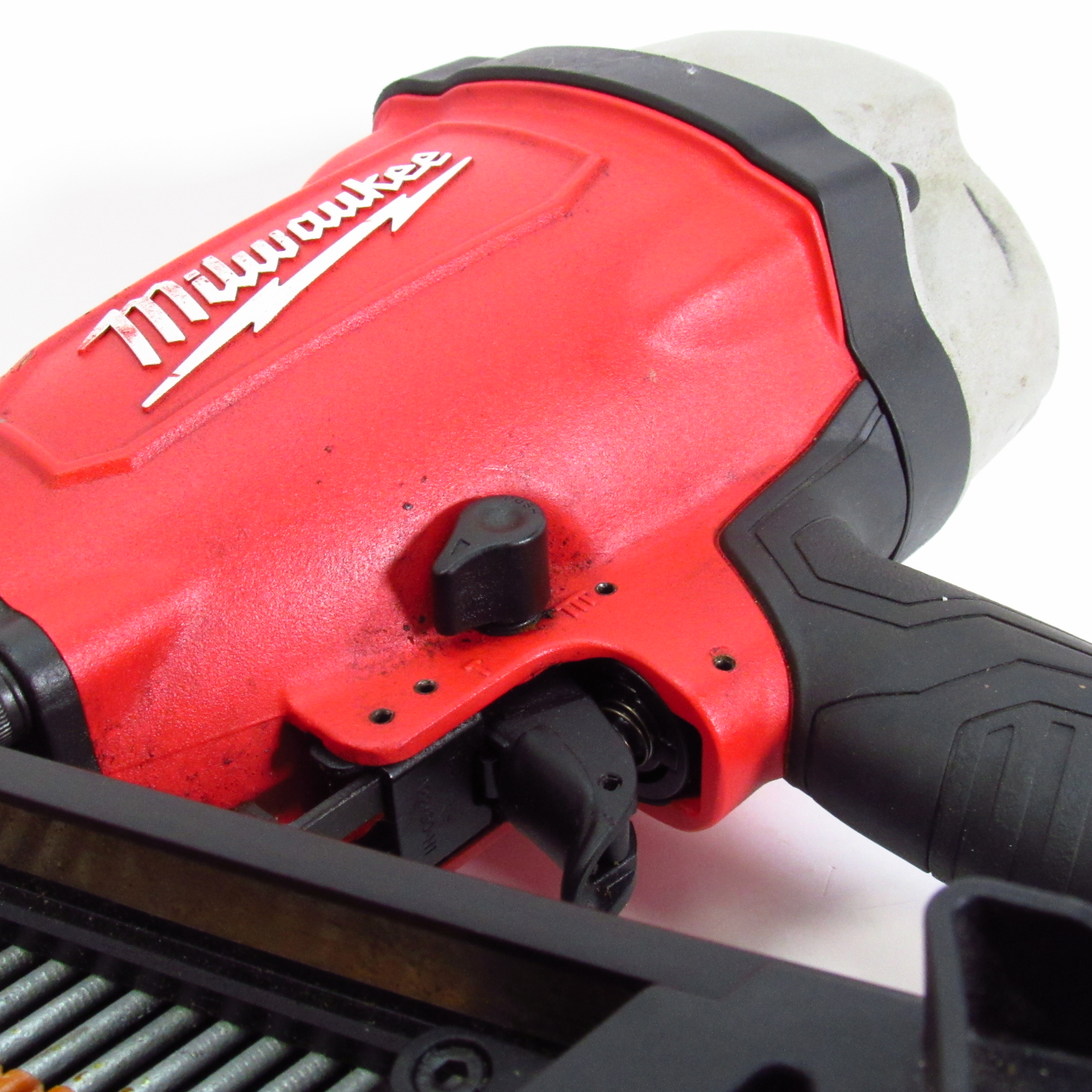 Milwaukee 720020 Air Pneumatic Round Head Framing Nailer