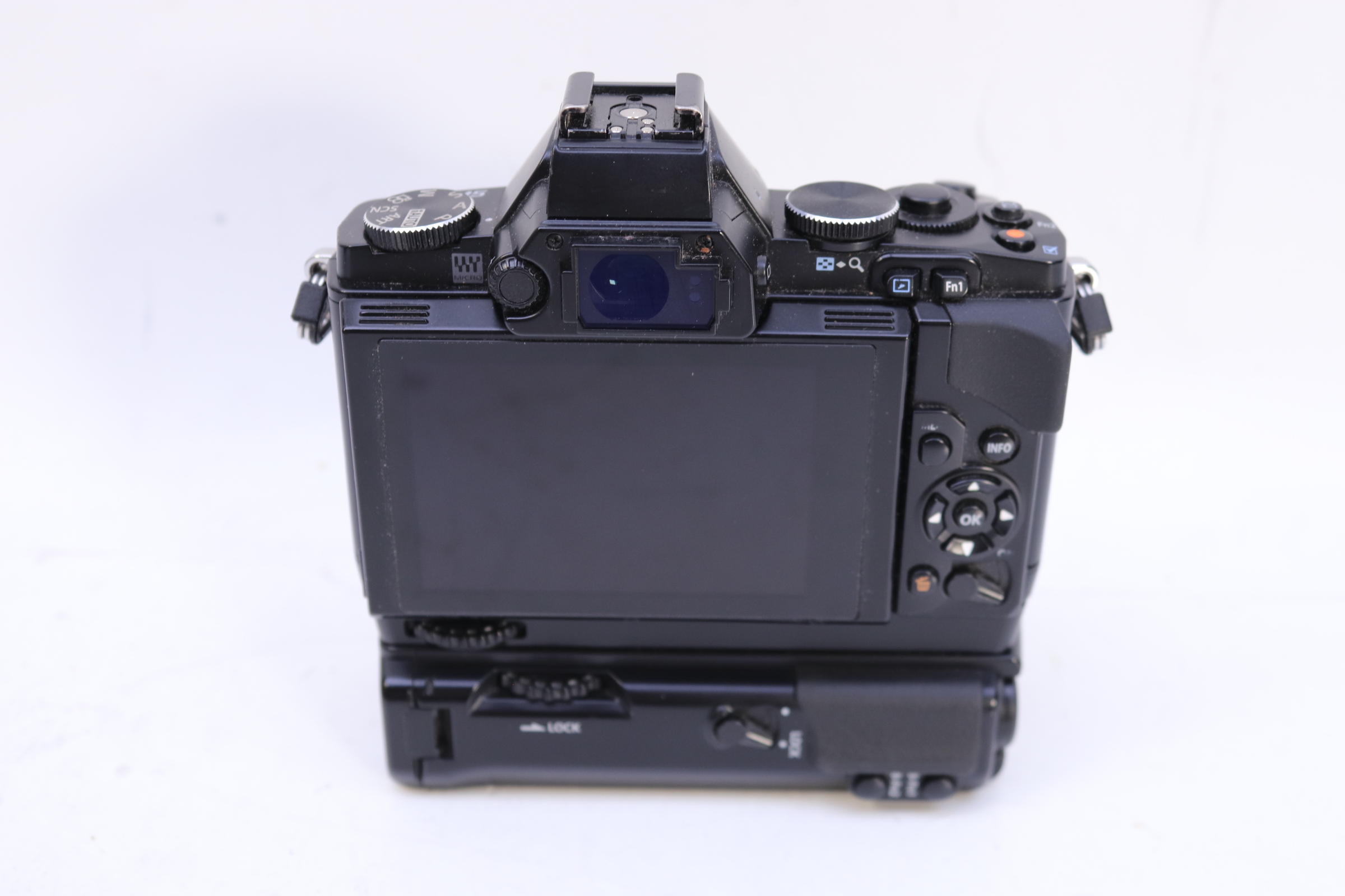 Olympus V204040BU000 OM-D E-M5 Mark I 16MP Live MOS Mirrorless Digital ...