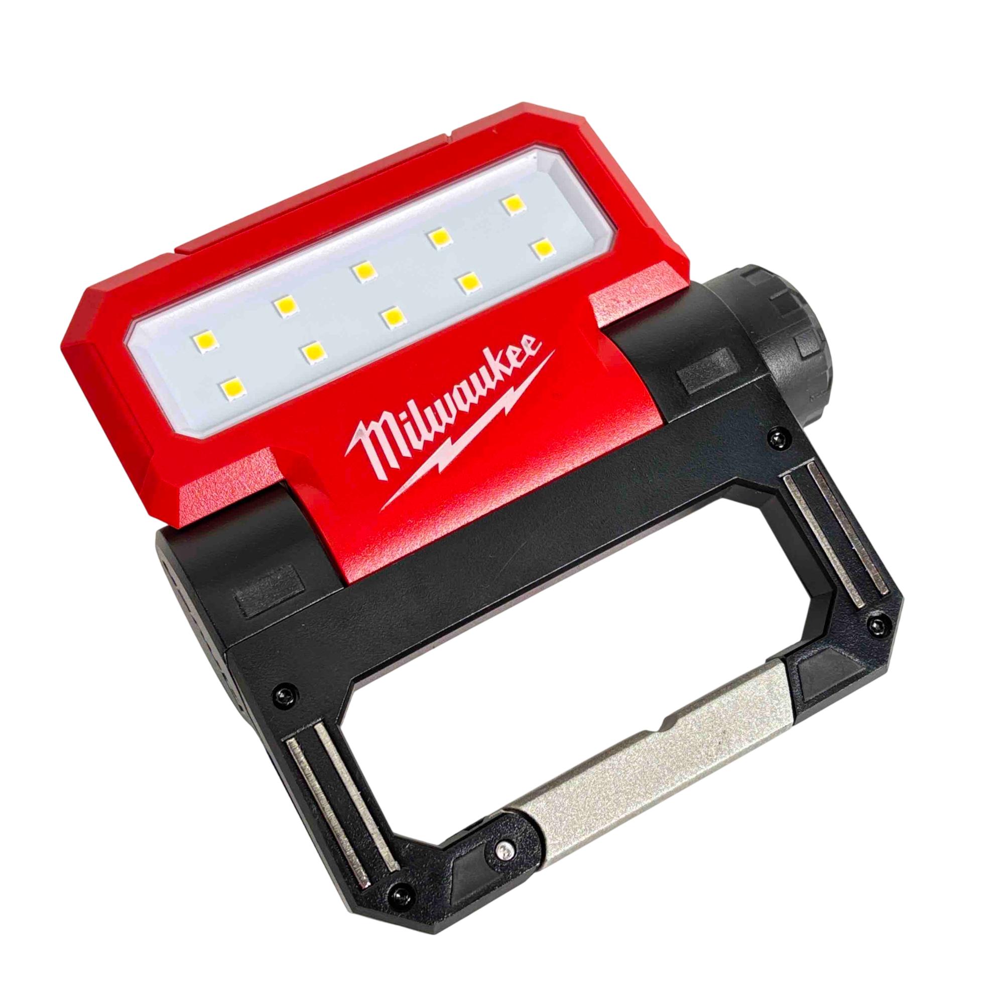 Milwaukee 2114-21 USB Rechargeable Rover Pivoting 550-Lumens Flood Light