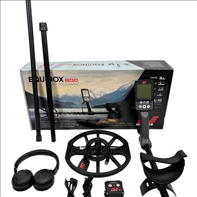 MINELAB Equinox 800 Multi-Frequency Waterproof Metal Detector
