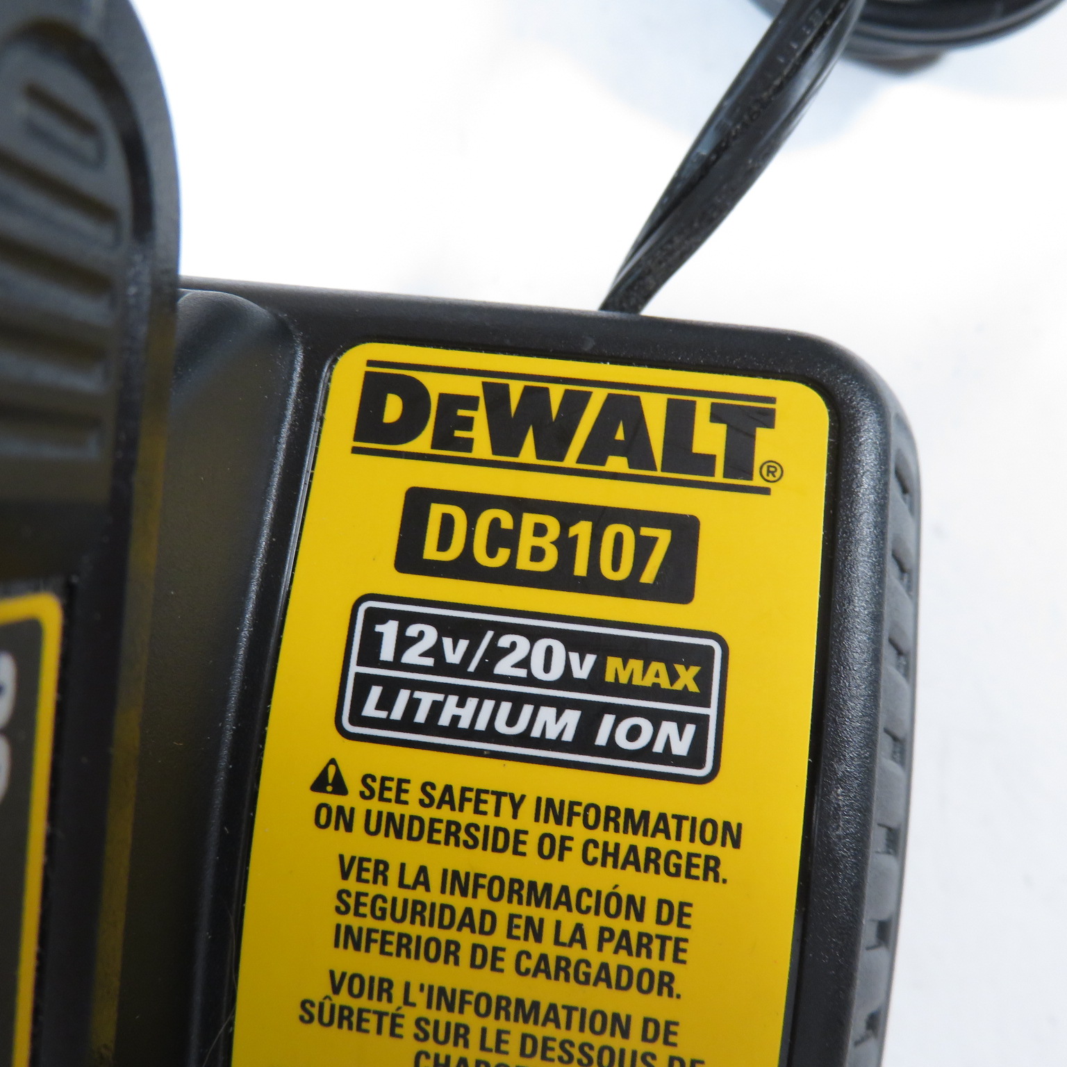 DEWALT DCW200 20Volt MAX XR Cordless Brushless 1/4 Sheet Variable