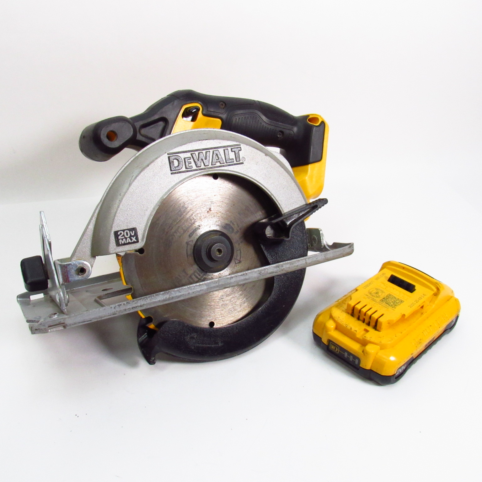 DeWalt DCS393 20V Cordless 61/2