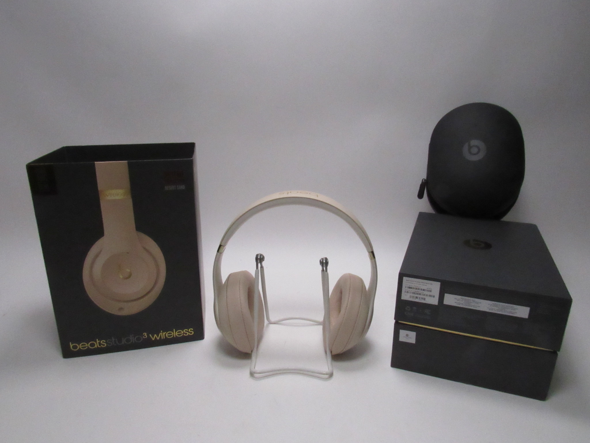 Beats Studio3 MTQX2LLA Wireless OverEar Noise Canceling Headphones