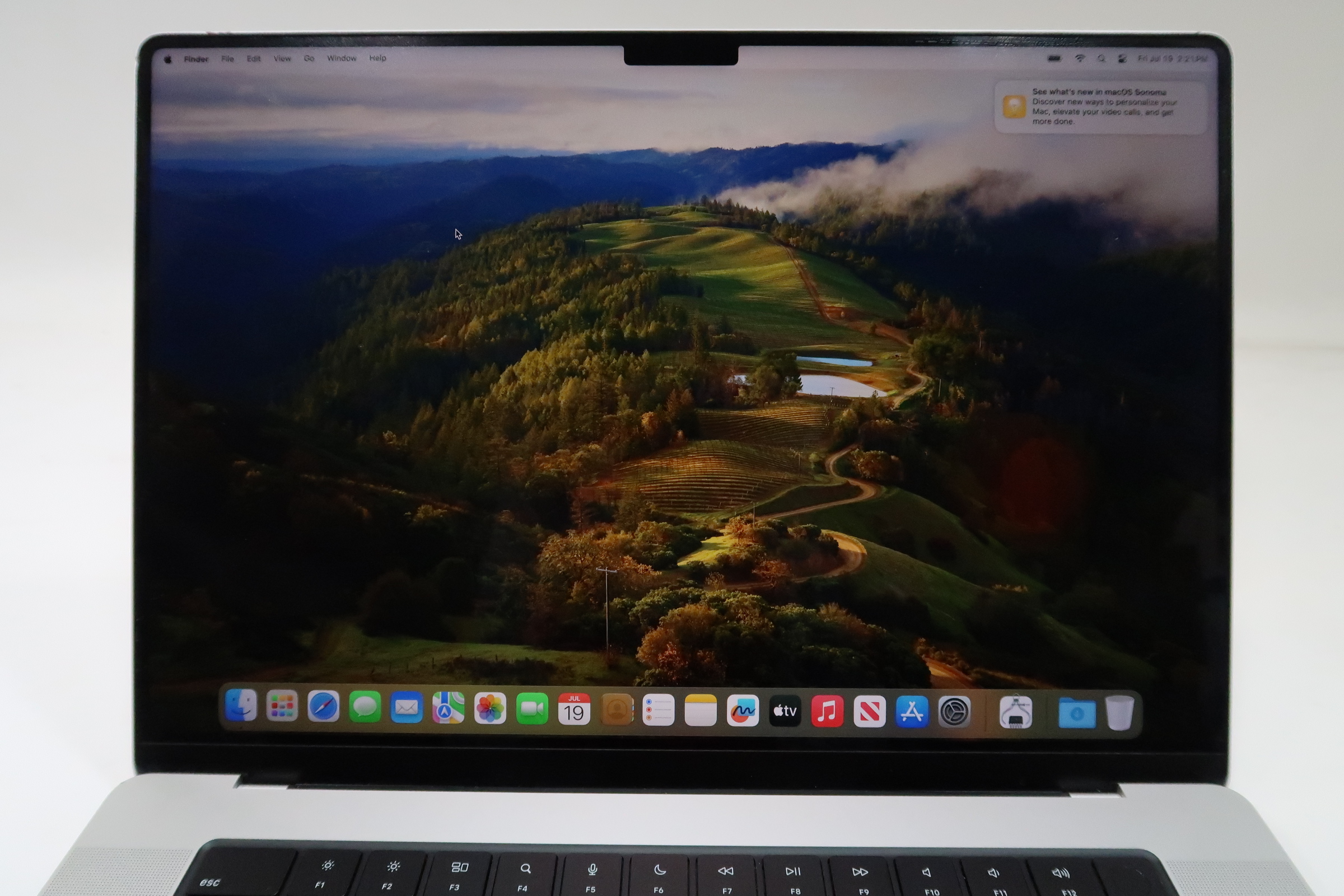 Apple 2021 MacBook Pro MK183LL/A M1 Pro Chip 3.2GHz 16GB RAM 512GB