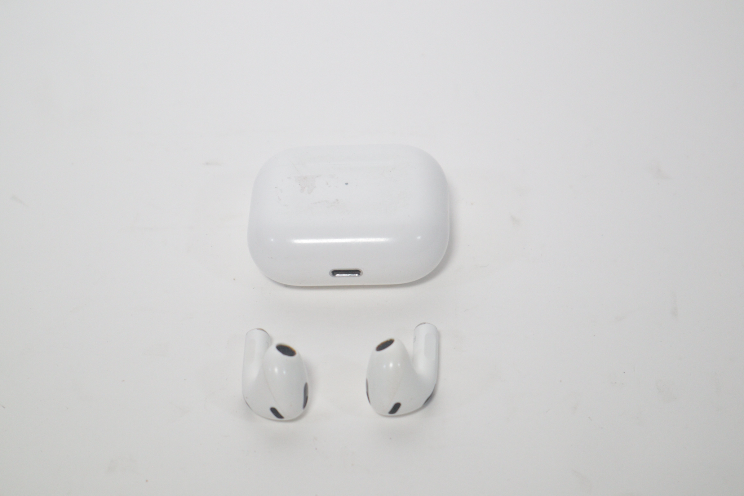 Apple AirPods Gen3 A2564 & A2565 Sweat & Water-Resistant Bluetooth