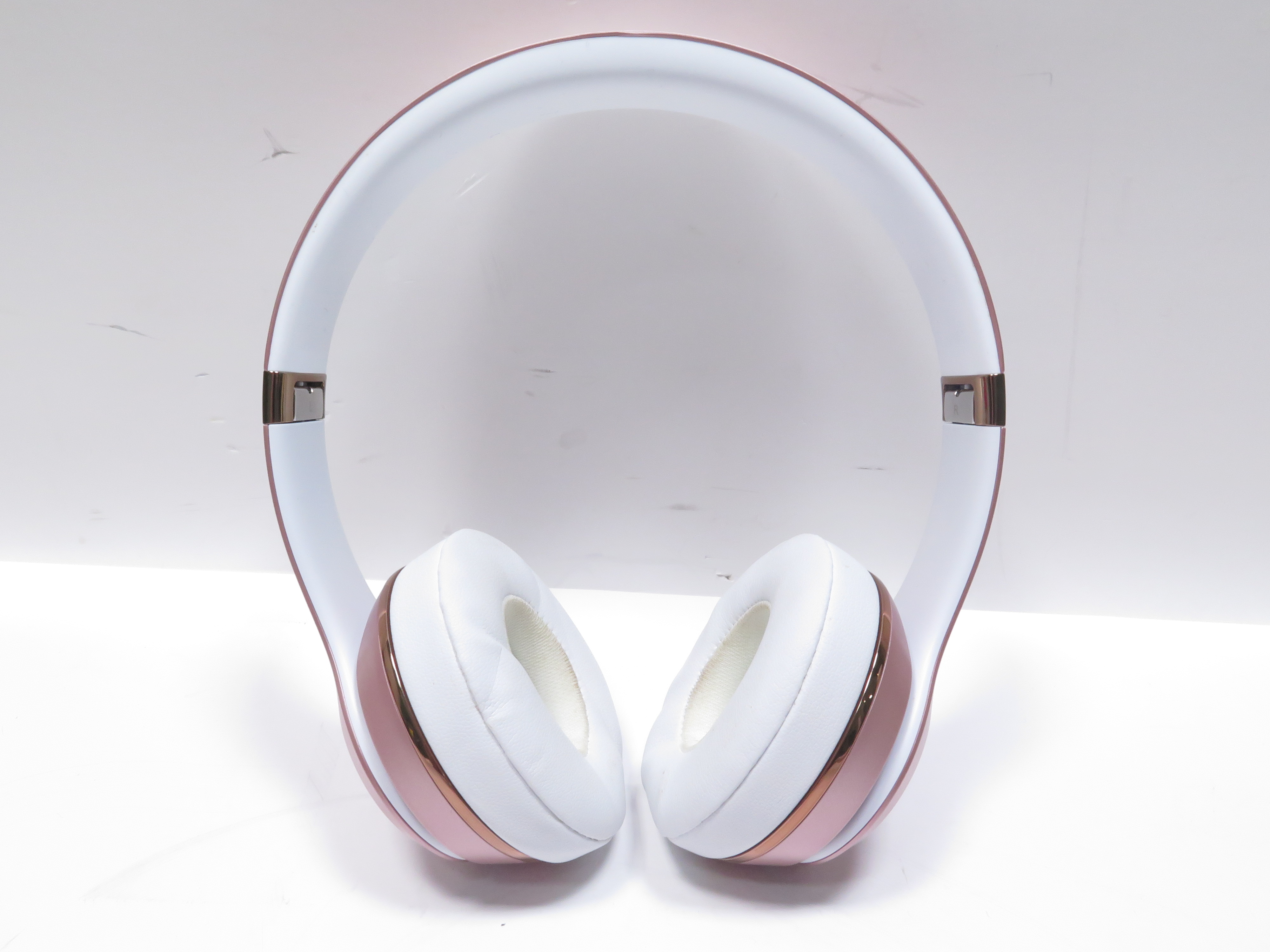 Apple A1796 Beats Solo Wireless Bluetooth Headphones Rose Gold