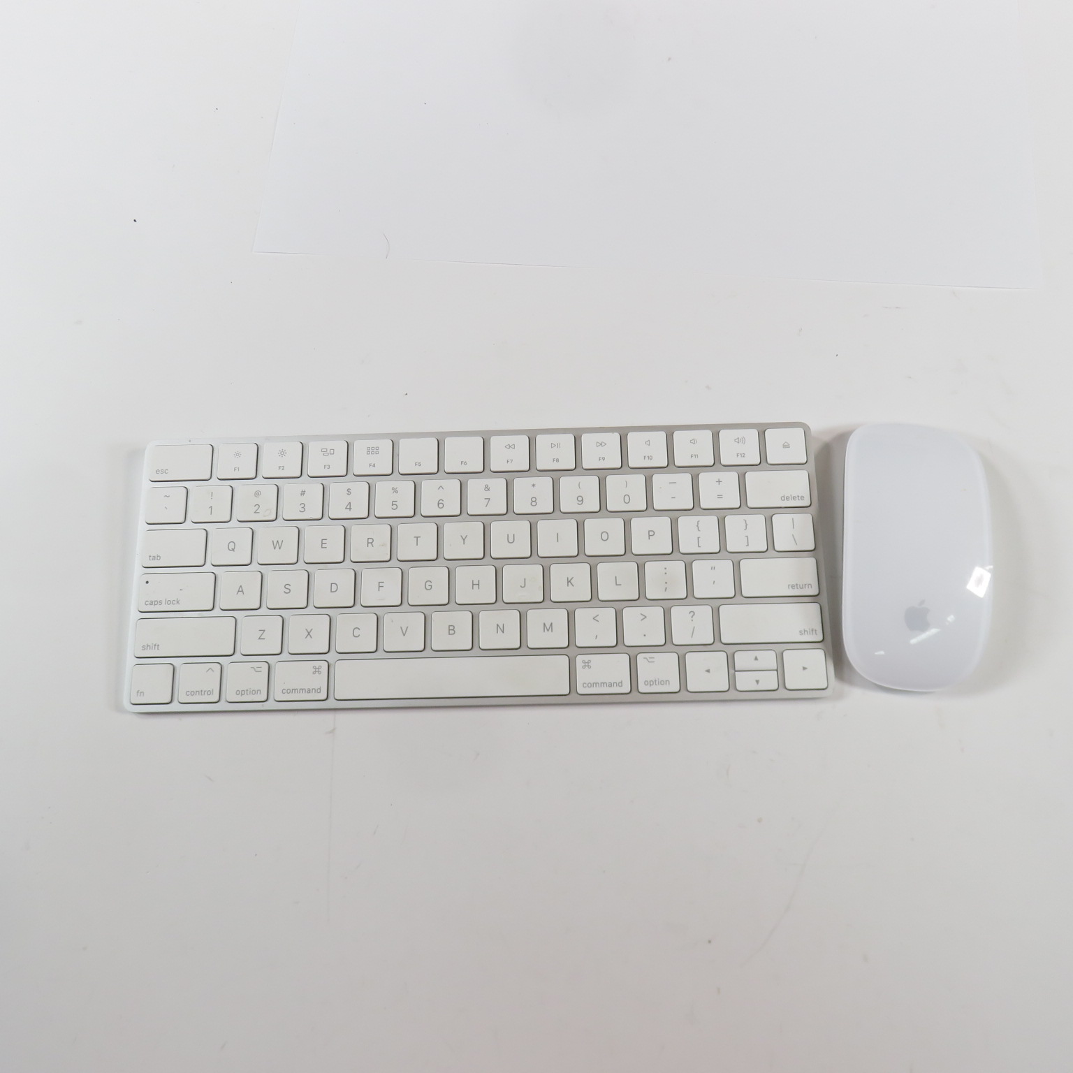 Apple iMac 2019 MRT32LL/A i3-8100 3.6GHz Radeon Pro 555X 8GB RAM