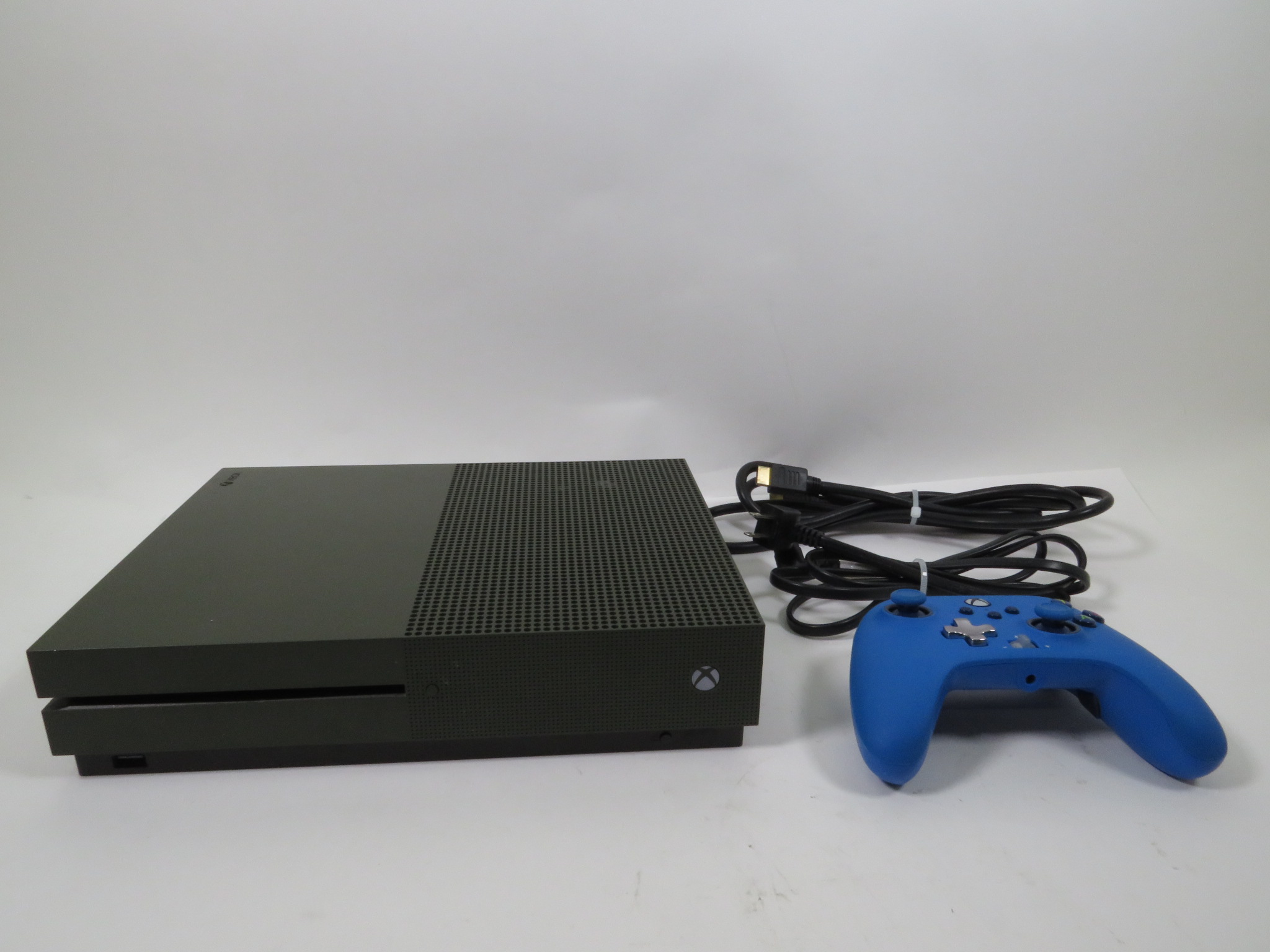 Microsoft 1681 Xbox One S 1TB Video Game Console