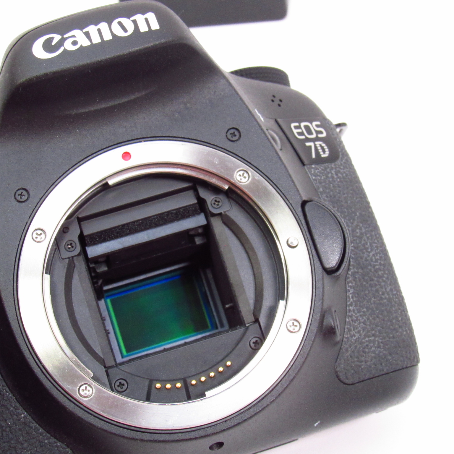 Canon EOS 7D (DS126251) 18MP APS-C DSLR Camera 28-135mm Lens Canon EOS 7D (DS126251) 18MP APS-C DSLR Camera 28-135mm Lens