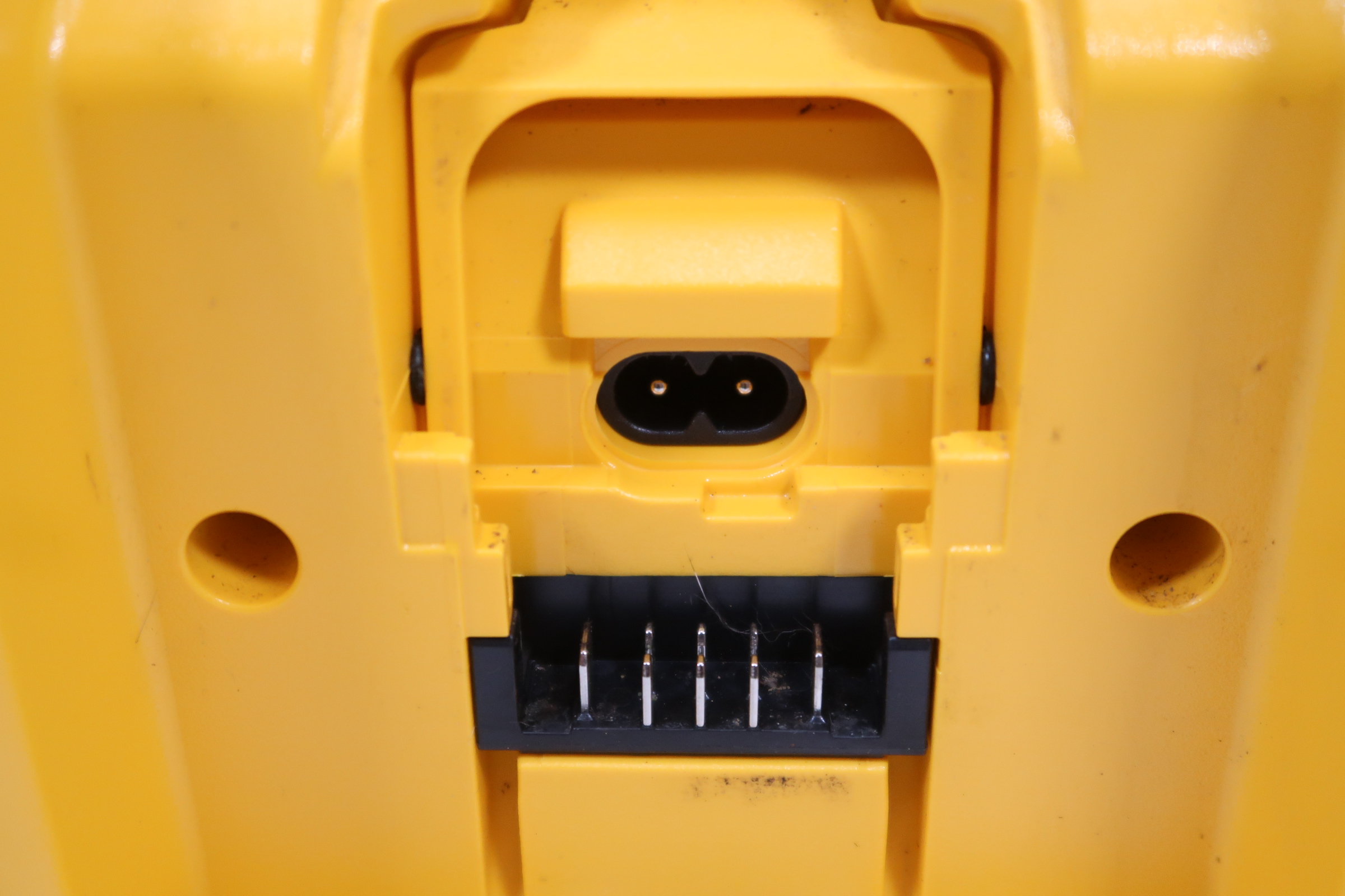 DeWalt DCR028 20V MAX Compact Cordless Bluetooth Radio