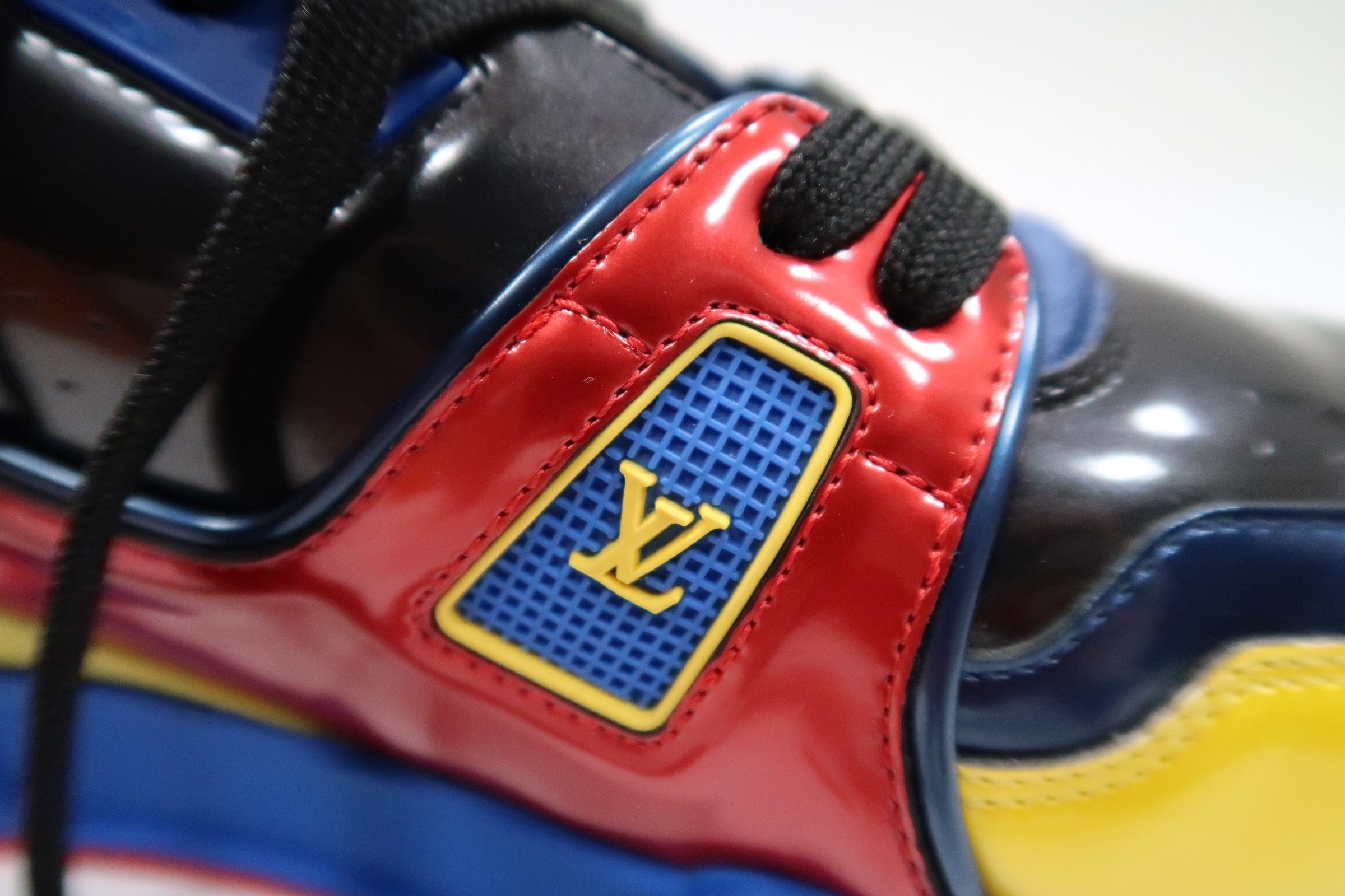 Louis Vuitton 1A9JUD Trainer - Black / Navy Blue / Red  display picture 2
