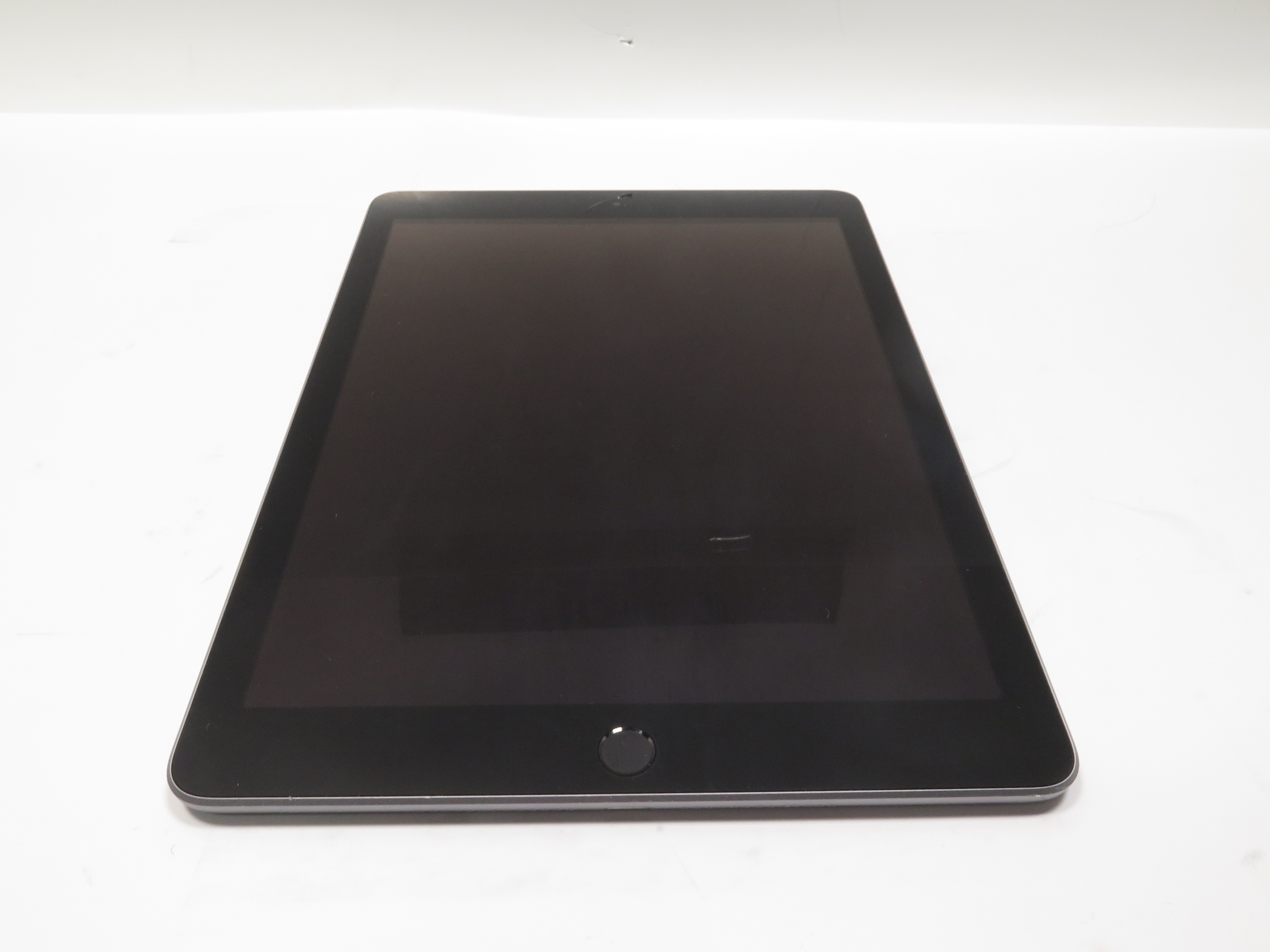 Apple MR7F2LL/A iPad 6th Generation 32GB WiFi 9.7