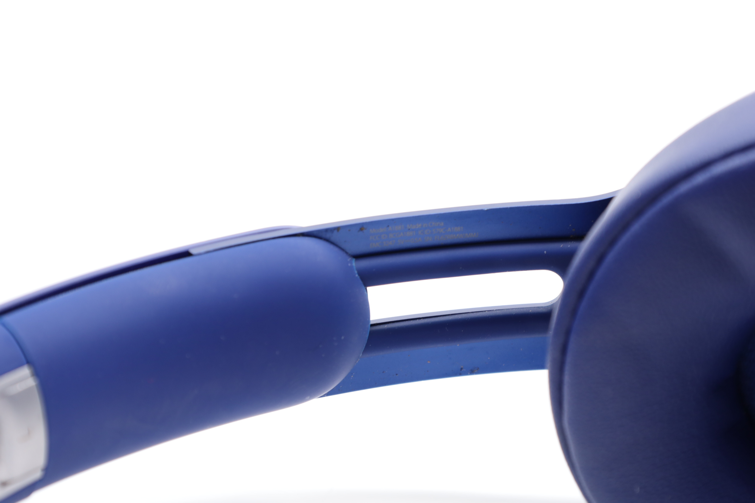 Beats by Dr. Dre Solo shops Pro More Matte Collection Wireless in Dark Blue