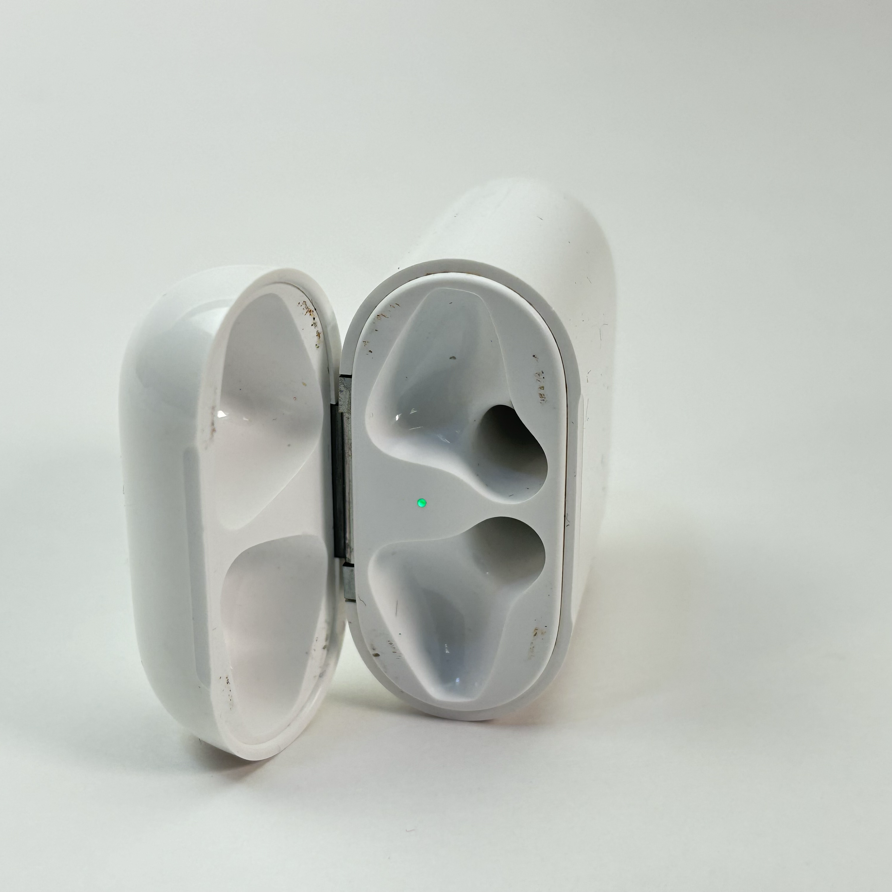 Apple AirPods 2nd Gen Model A2031 - Wireless Charging Case