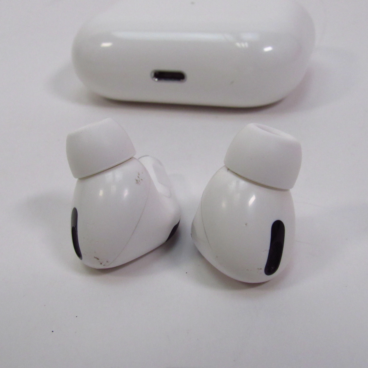 Apple AirPods Pro 2nd Generation Wireless Bluetooth In-Ear Earbuds