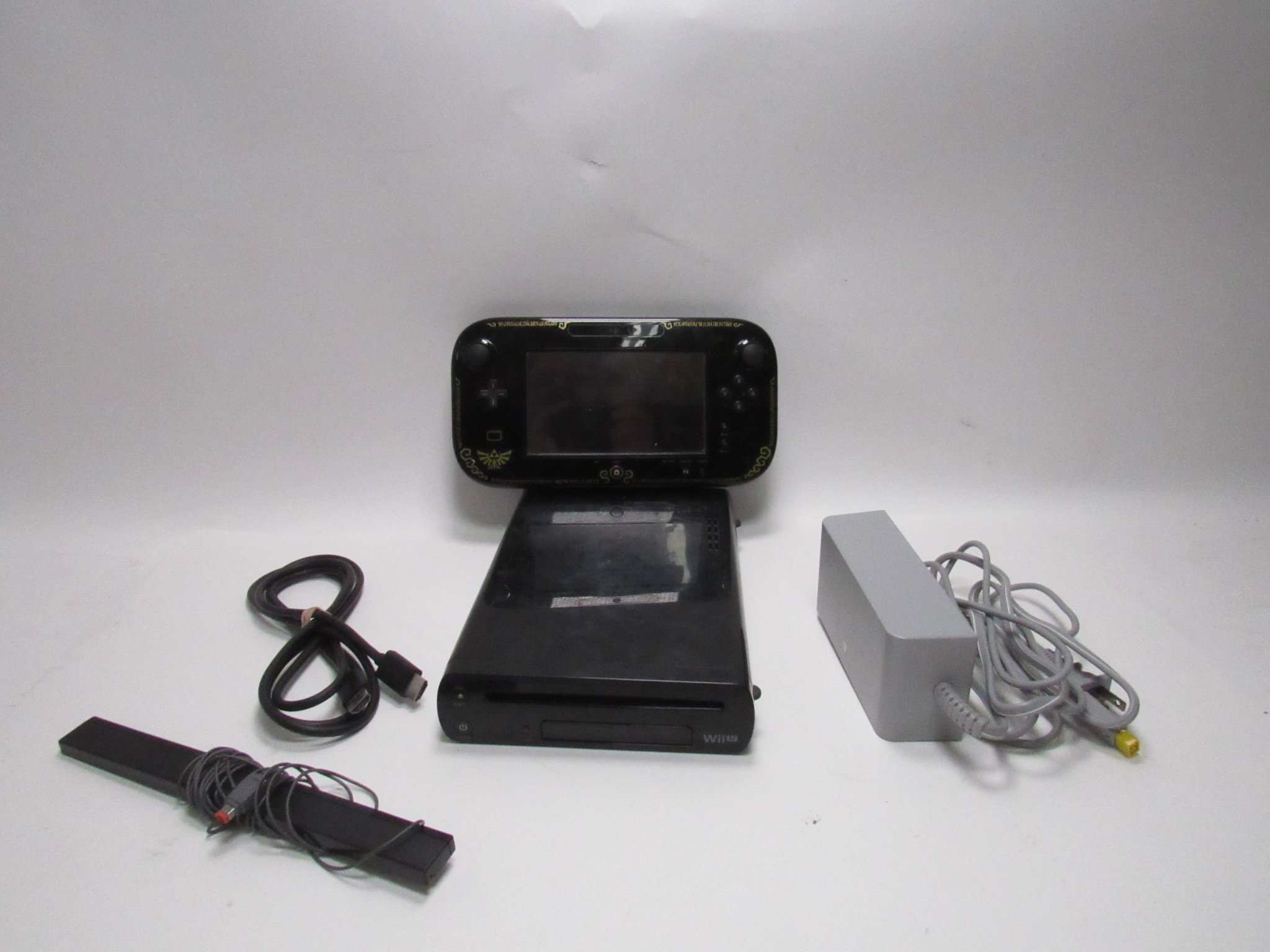 Nintendo Wii U Deluxe WUP101(02) 32GB Storage Home Video Game Console 2865