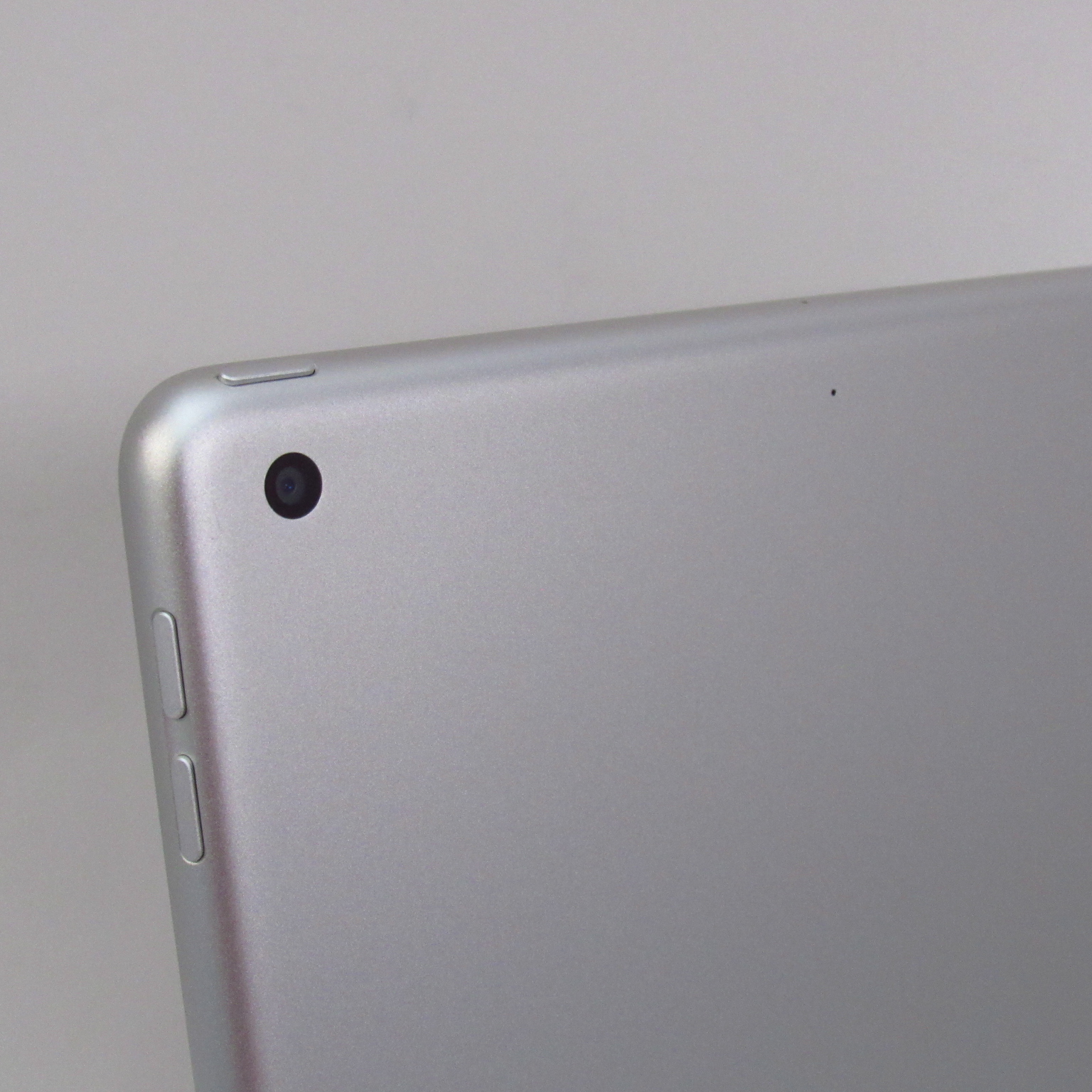 Apple iPad 9th Generation MK2L3LL/A 64GB 10.2