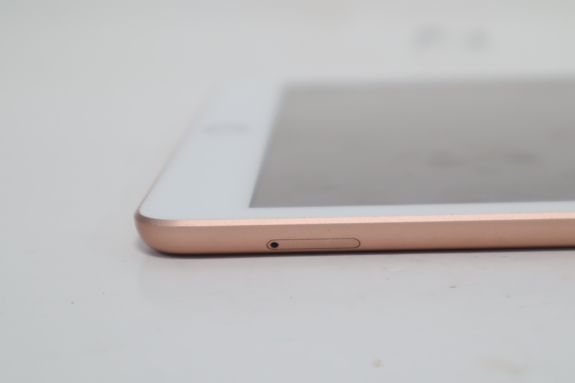 Apple iPad Gen 7 MW6K2LL/A Gold 32GB Wi-Fi/Cellular Unlocked