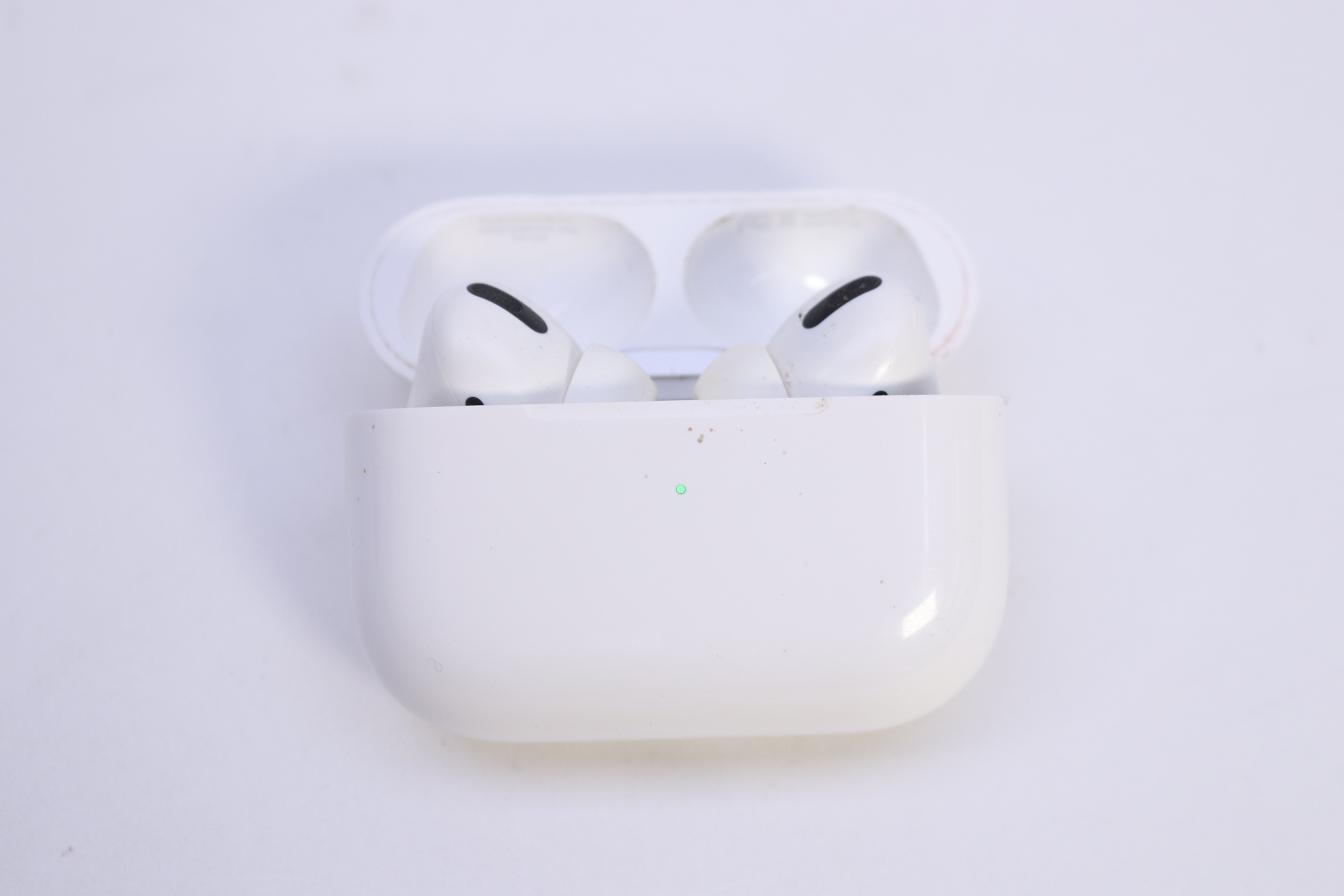 Apple MLWK3AM/A MagSafe Wireless Bluetooth Headphones AirPods Pro
