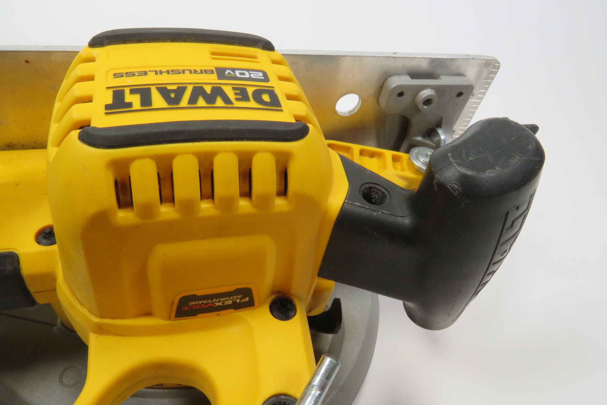 DeWalt DCS573 20V MAX Cordless Brushless 7-1/4" Circular Saw