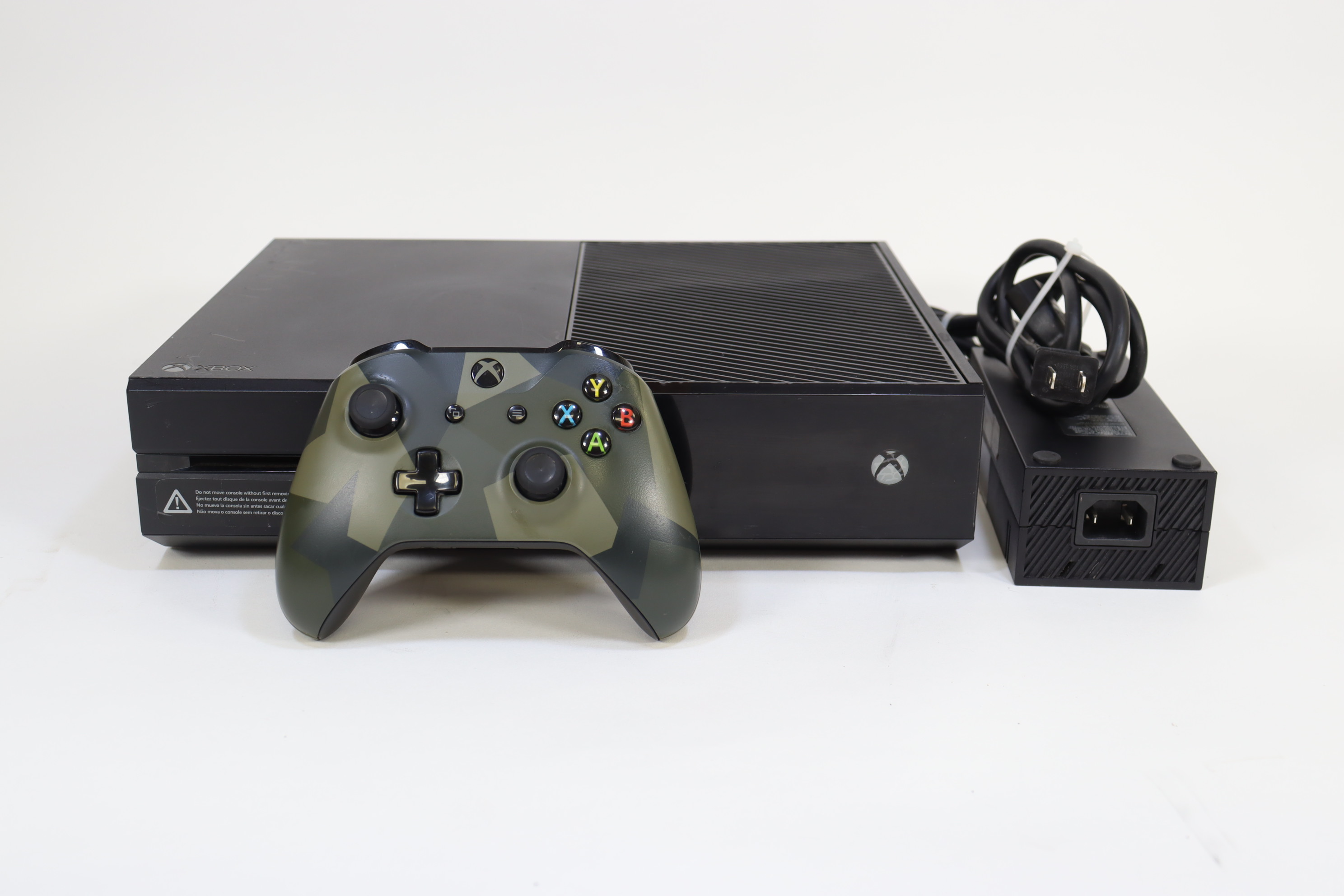 Microsoft Xbox selling One 500 GB Black Console with controller and game