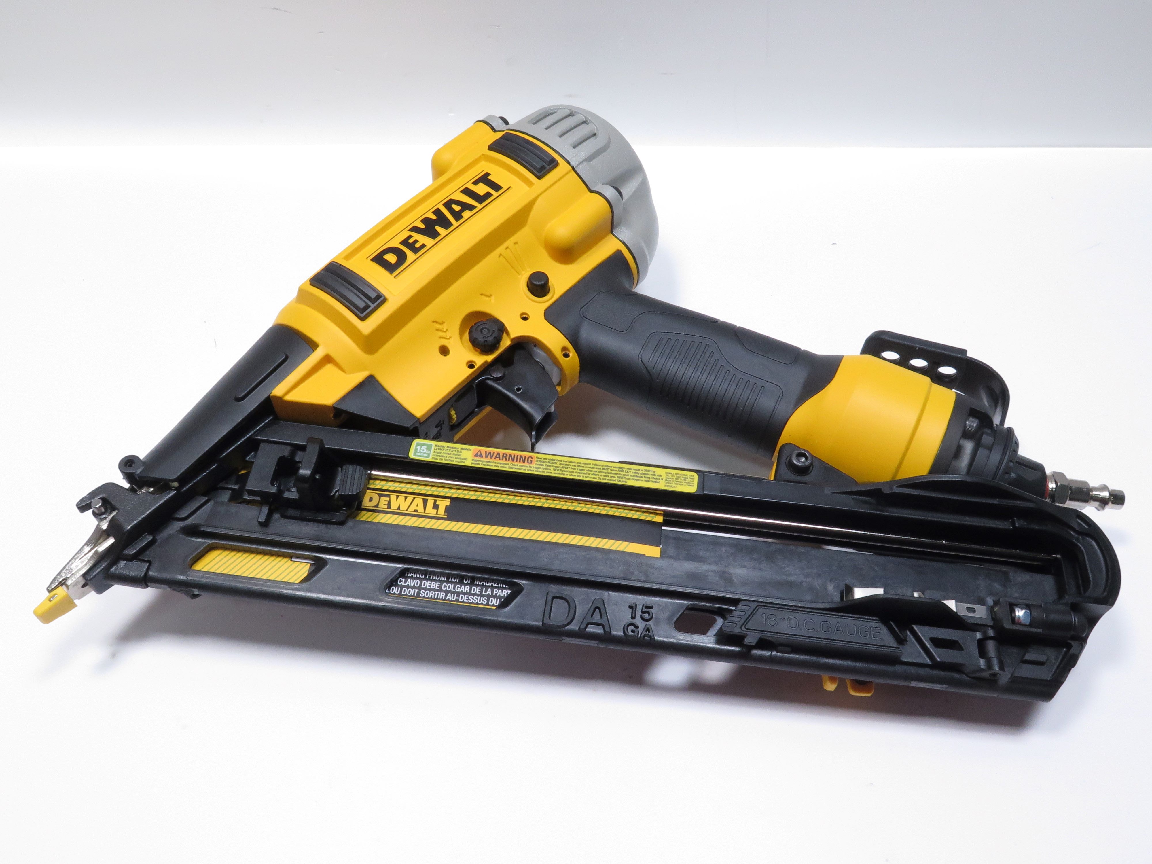 DeWalt DWFP72155 Pneumatic 15 Gauge DA Nailer 6816