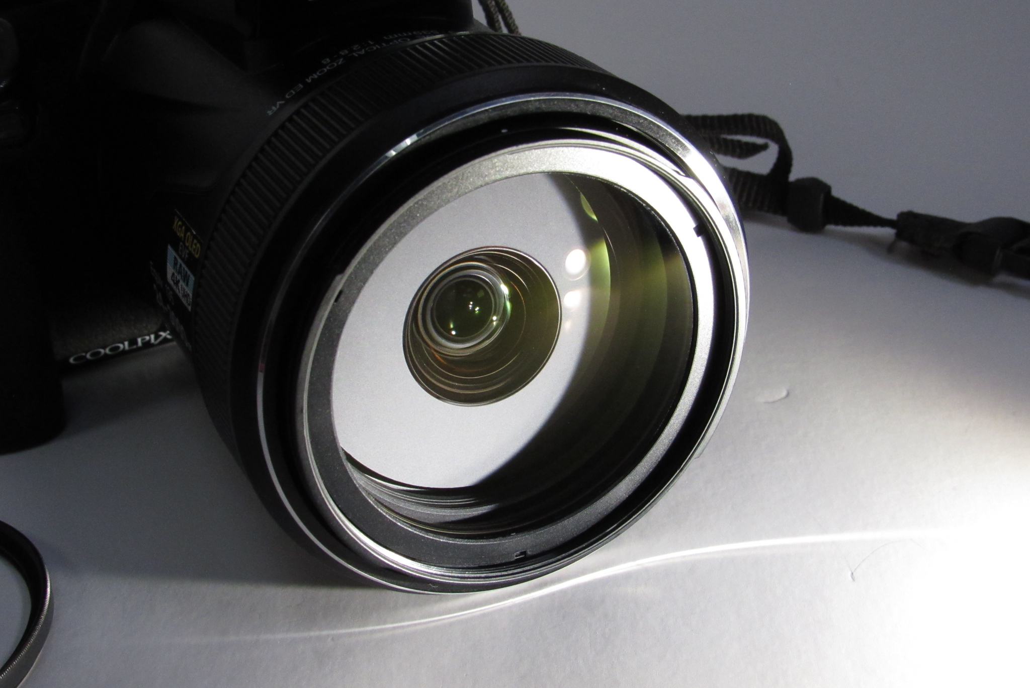 Nikon COOLPIX P1000 16MP 125x Optical Zoom 3.2'' LCD 4K UHD