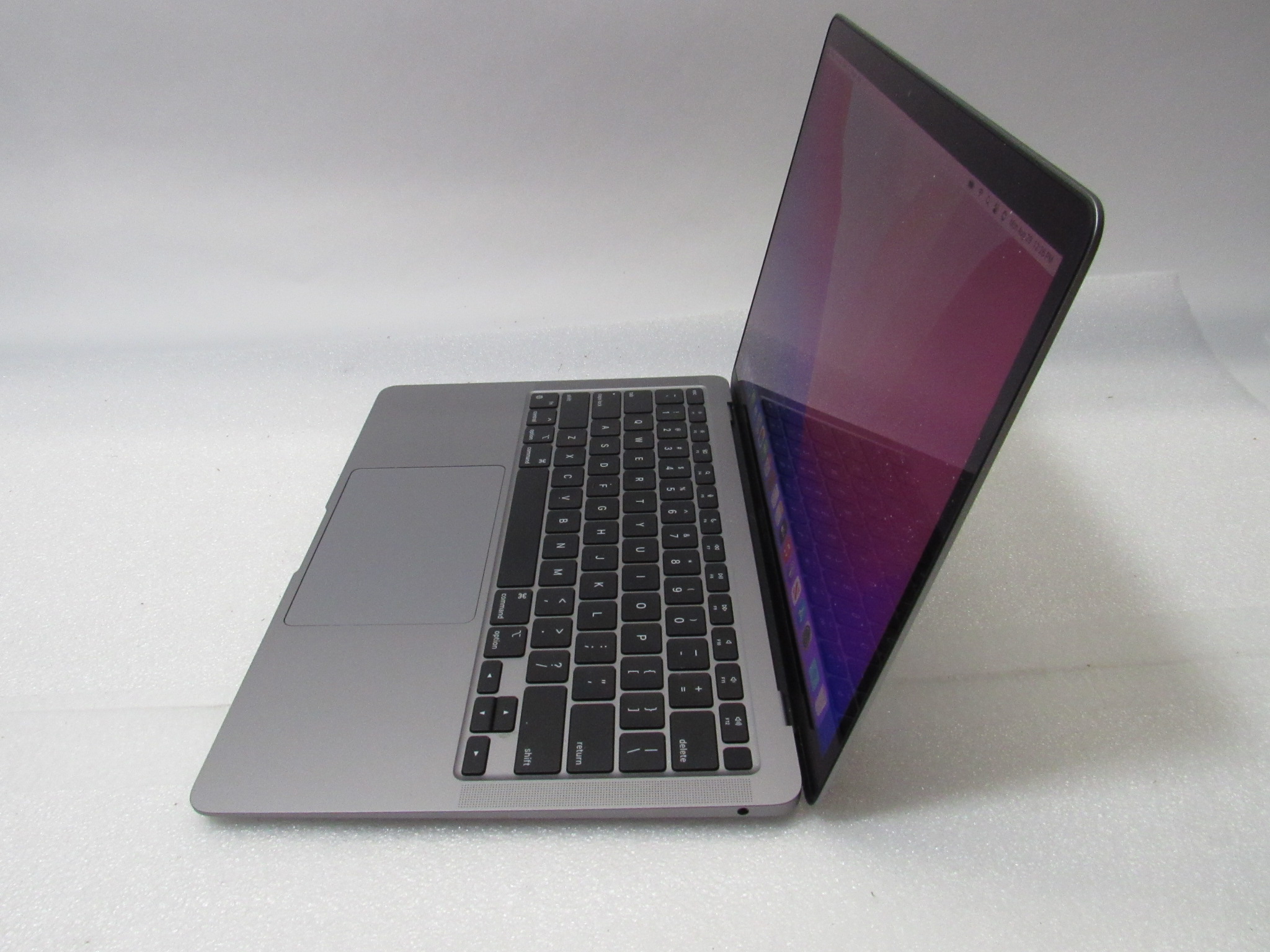 Apple MacBook Air 2020 MGN63LL/A M1 3.2GHz 7 Core GPU 8GB Ram 256GB SSD 13.3"