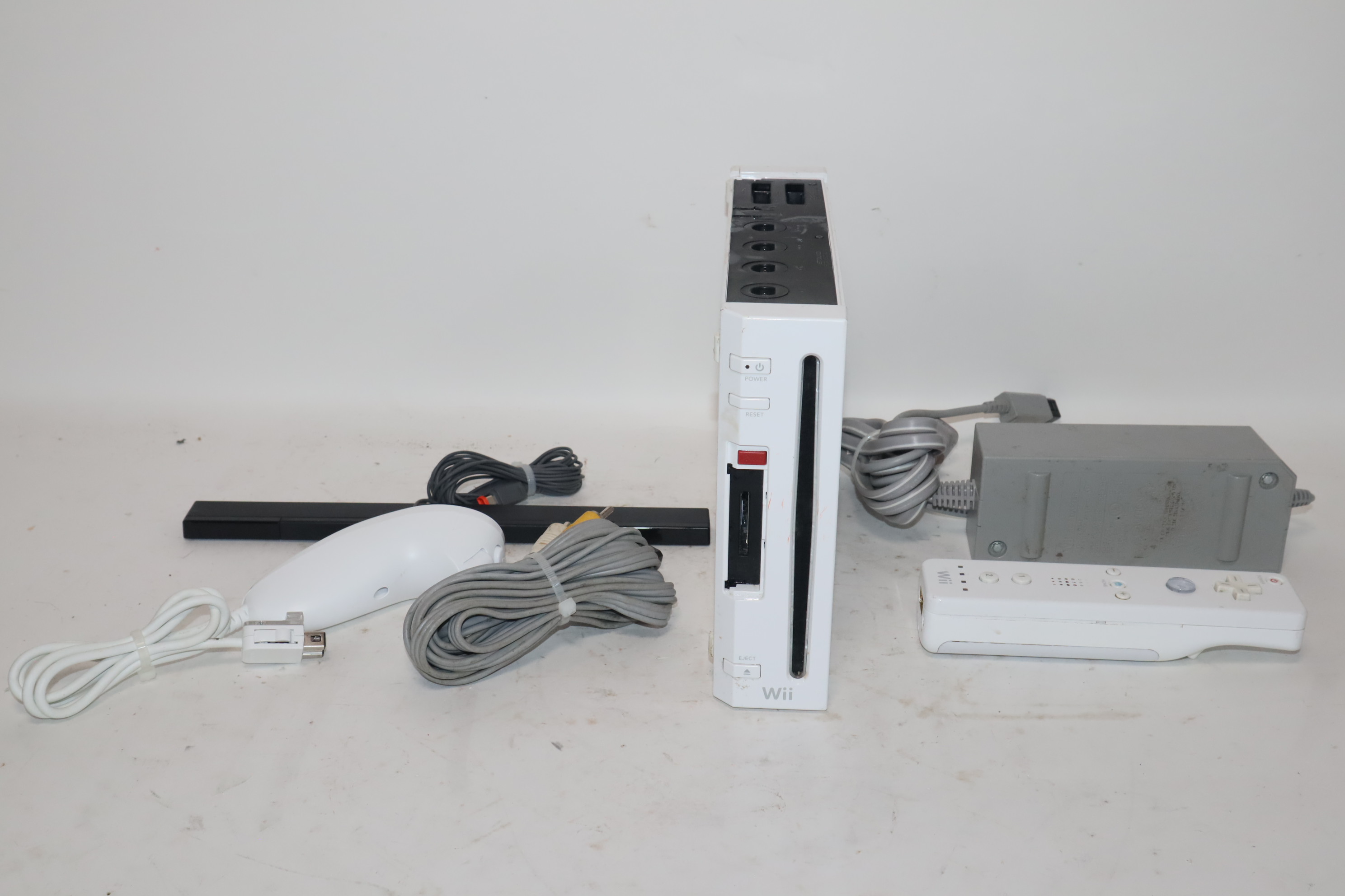 Nintendo RVL101 White Wii Home Video Gaming Console 5455