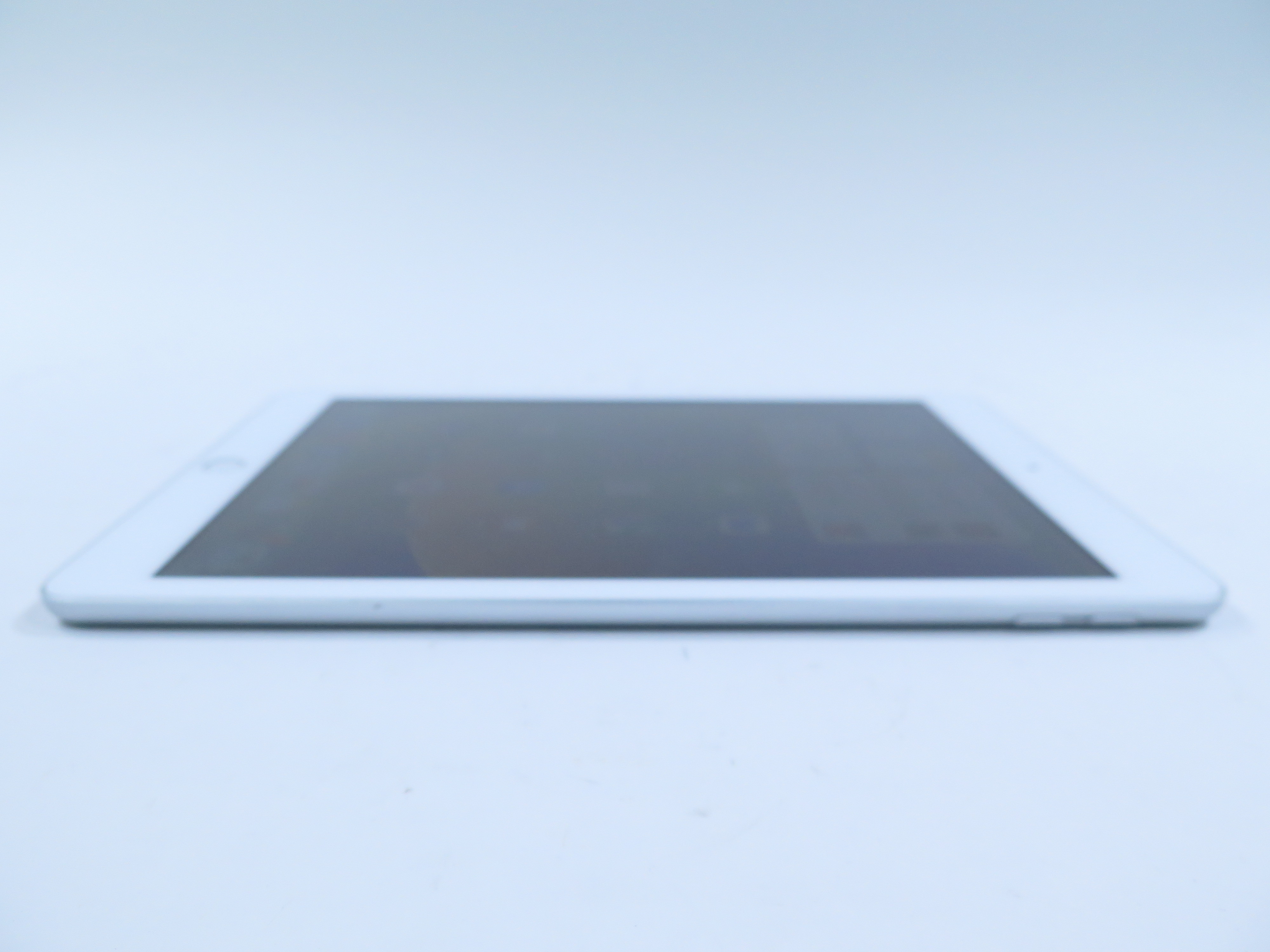 Apple MP2G2LL/A iPad 5th Generation 32GB WiFi 9.7