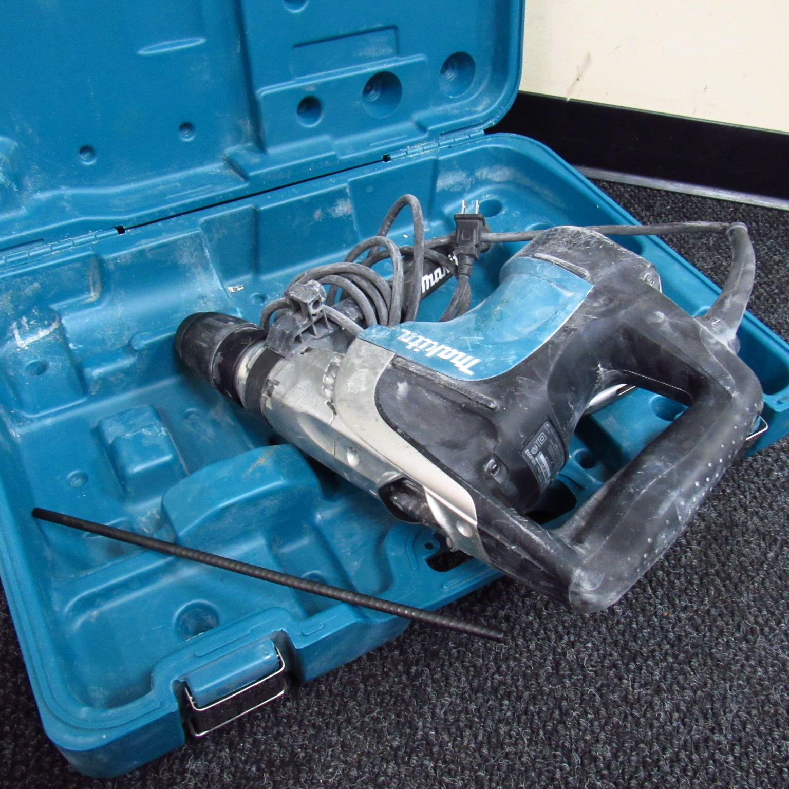 Makita HR4002 Corded 19/16'' Rotary Hammer Local PickUp Only