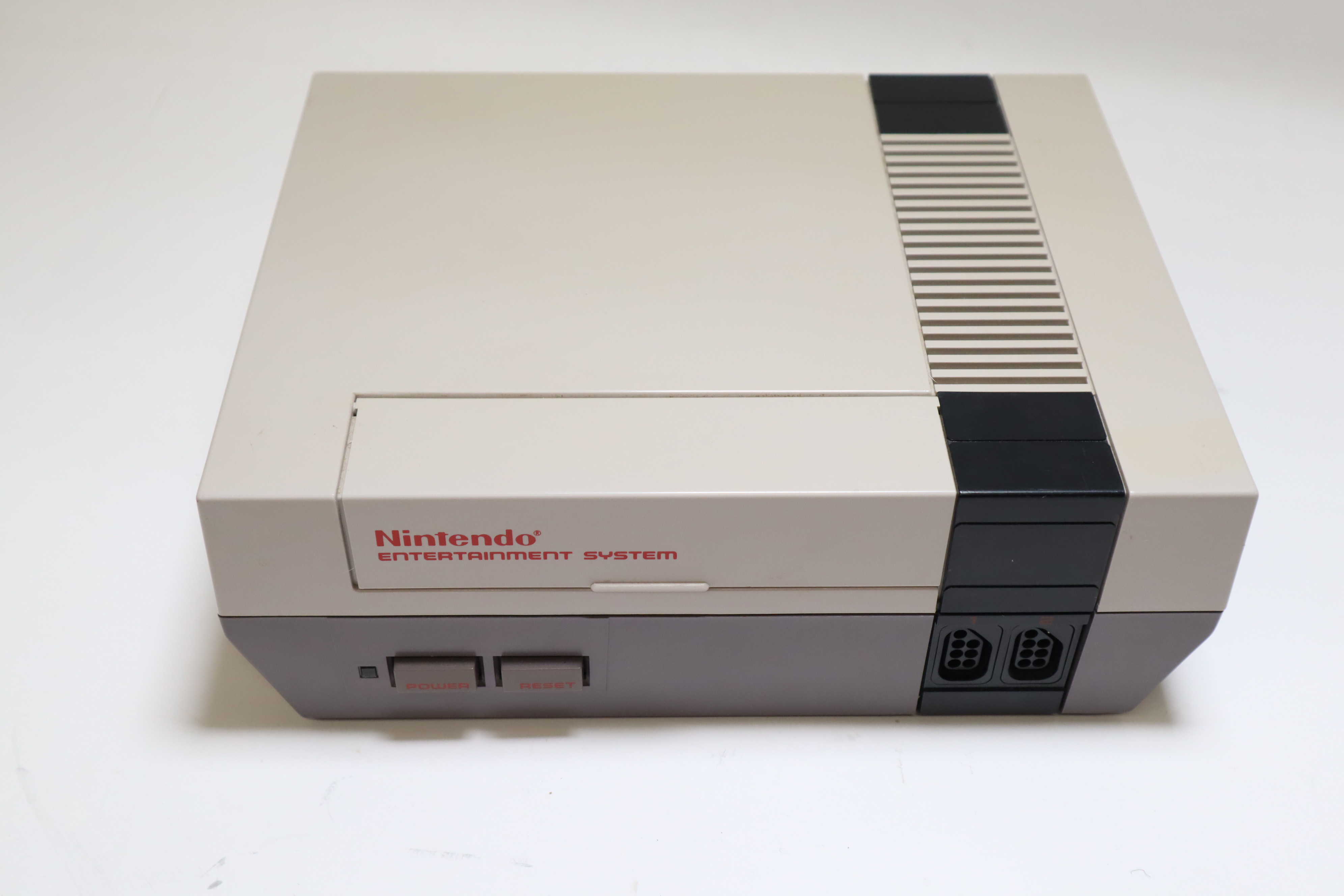 Nintendo NES-001 Original NES Video Game Console 4304