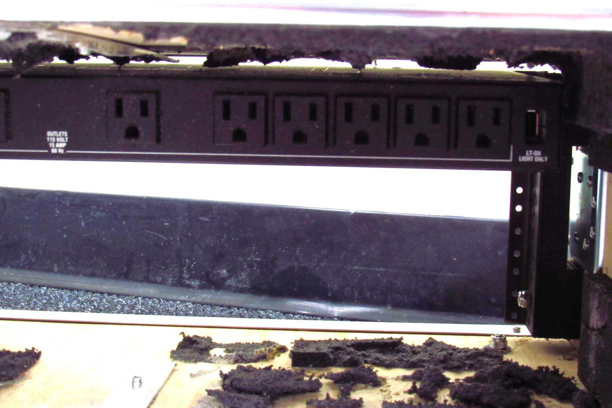 Wilson Rack Case & Middle Atlantic PD-915RV-RN Rackmount Power - Pick ...