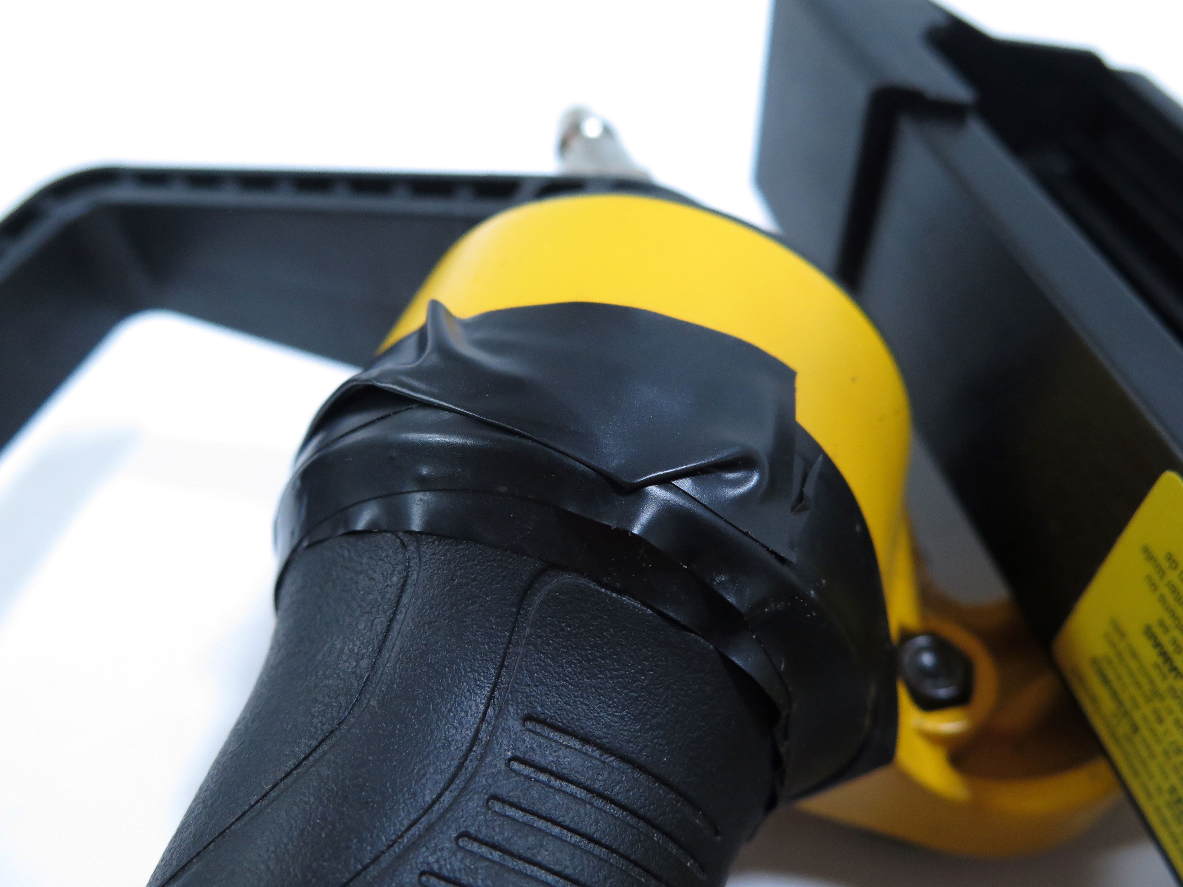DeWalt DWMC150 35Degree Pneumatic Metal Connector Nailer 7171