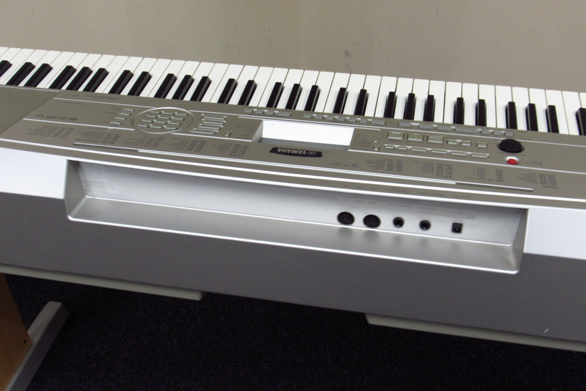 Yamaha DGX-500 88-Key Portable Touch-Response Digital Piano