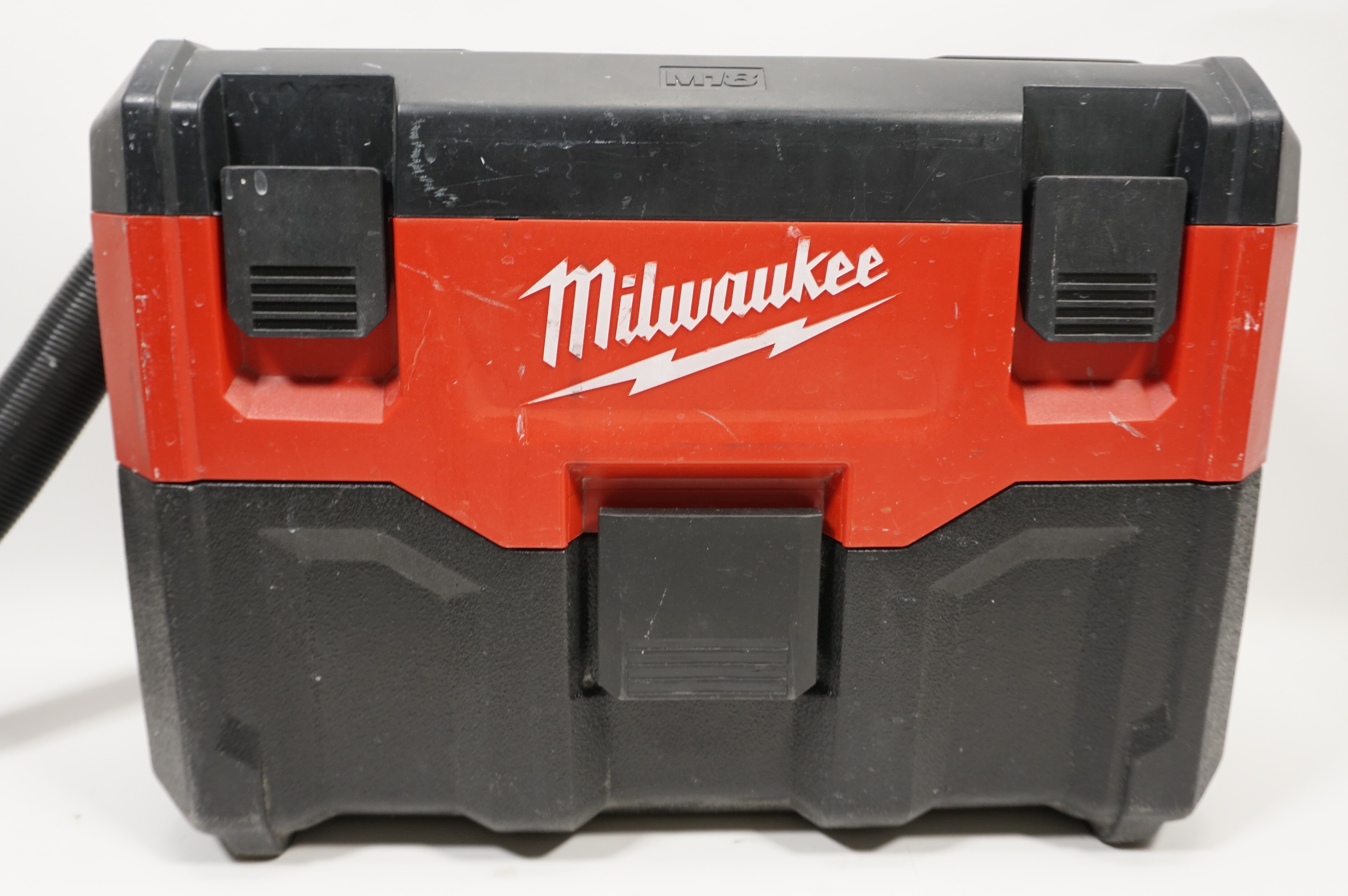 Milwaukee 0880-20 18V 2 Gal. Lithium-Ion Cordless Wet/Dry Vacuum - 2030