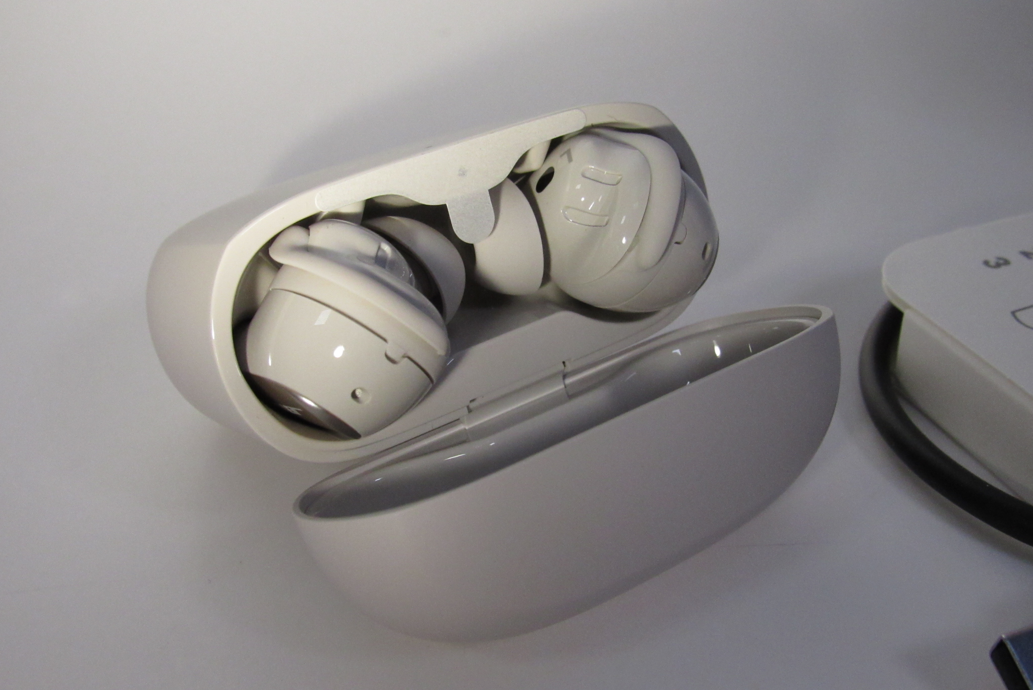 箱BOSE QuietComfort Ultra Earbuds ホワイト Bose QuietComfort Ultra Active Noise Cancelling True Wireless