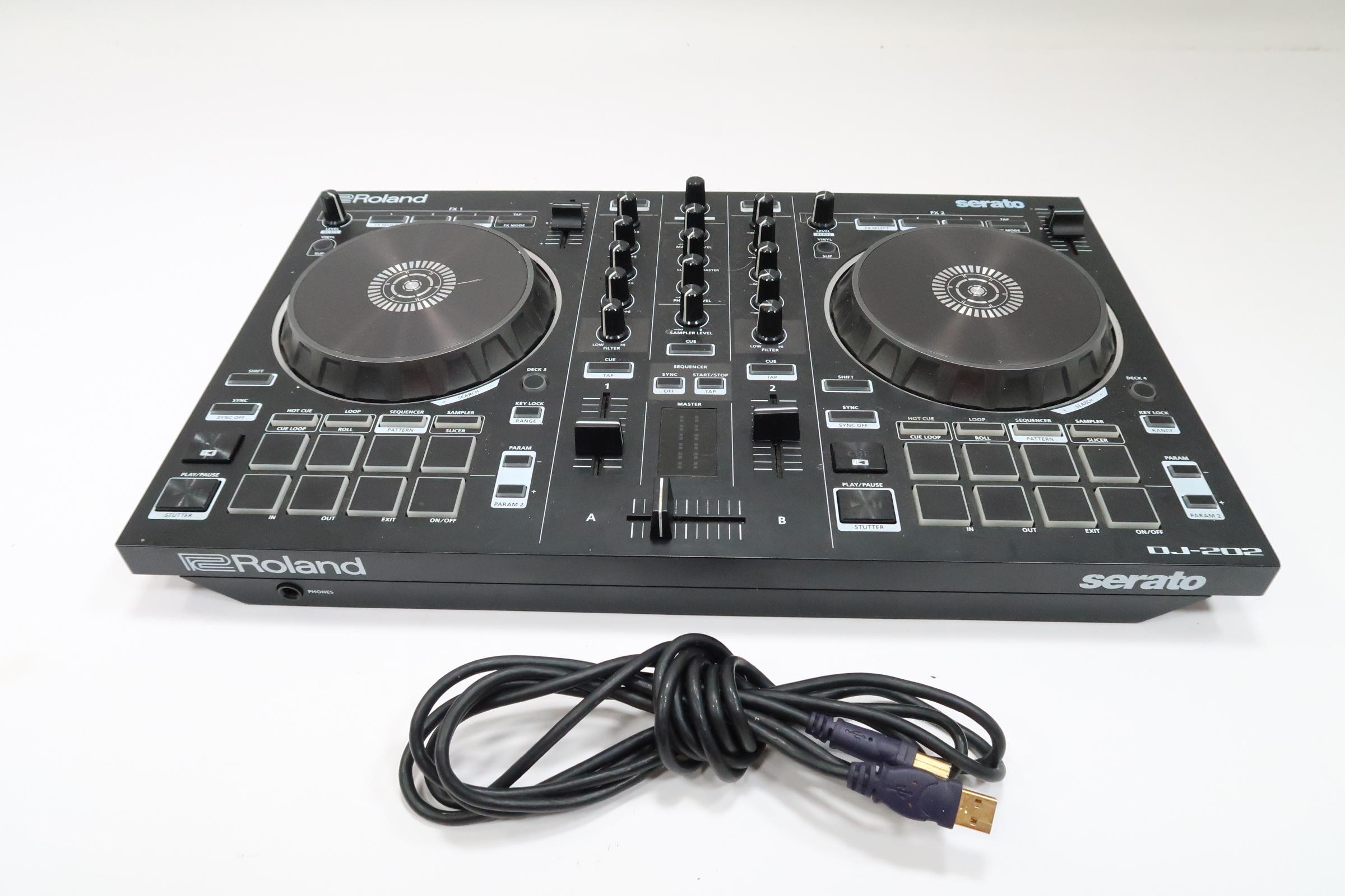 Roland DJ-202 2-Channel Serato DJ Controller / Drum Machine 3158