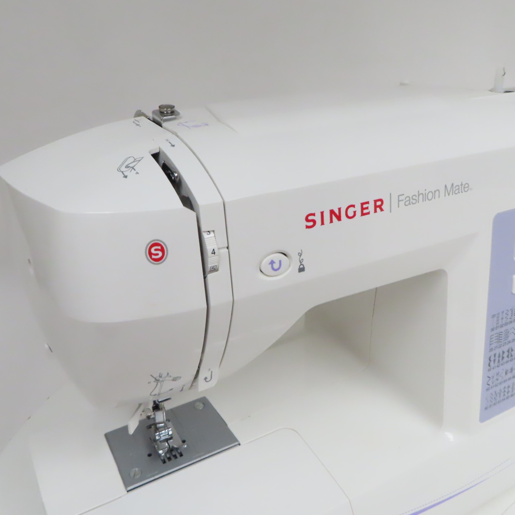 SINGER Fashion Mate 5560 Computerized Sewing Machine