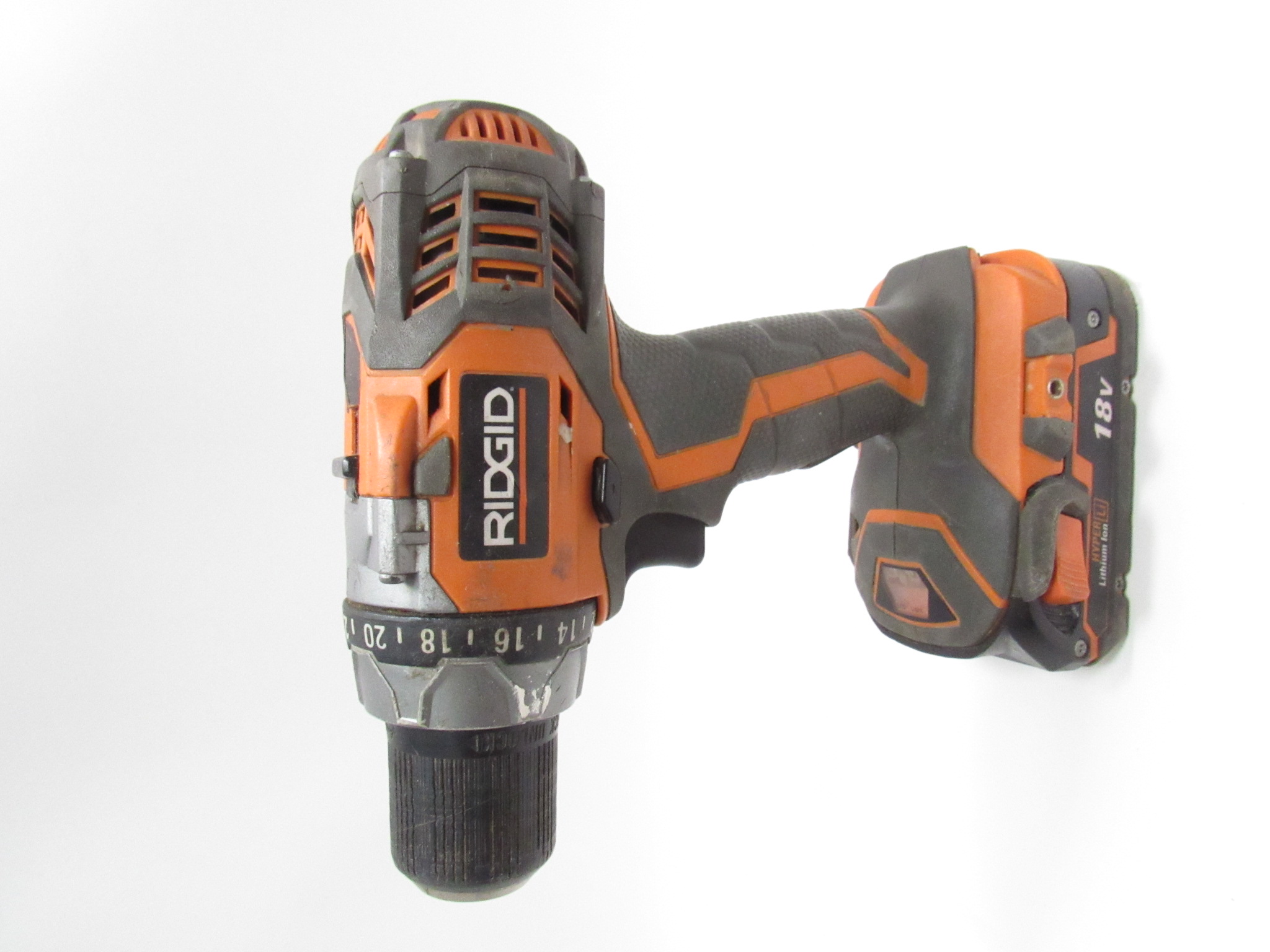 Ridgid R86008 18Volt LithiumIon Compact 1/2" Inch Cordless Drill/Driver