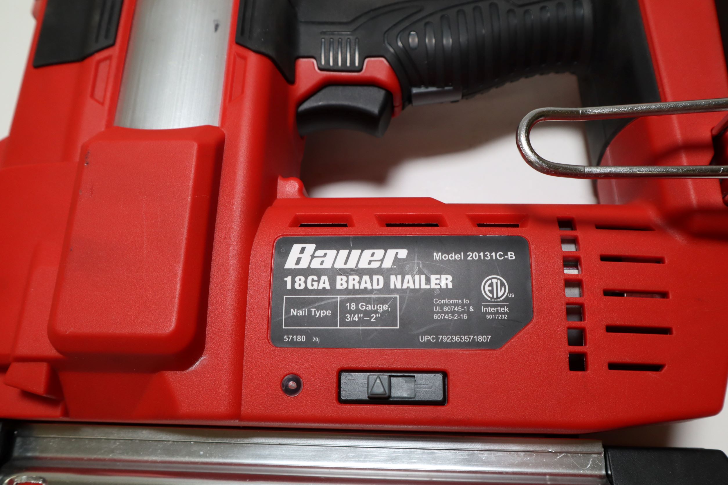 Bauer 20131C 20V Cordless 18 Gauge Brad Nailer Kit