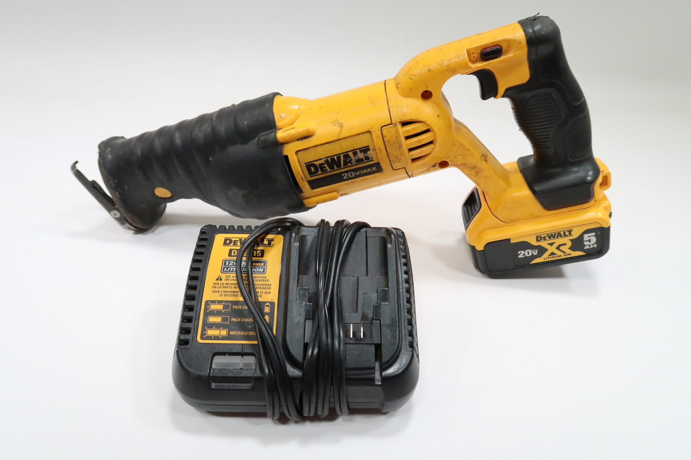 DeWalt DCS380 20V MAX Cordless Reciprocating Saw 2302