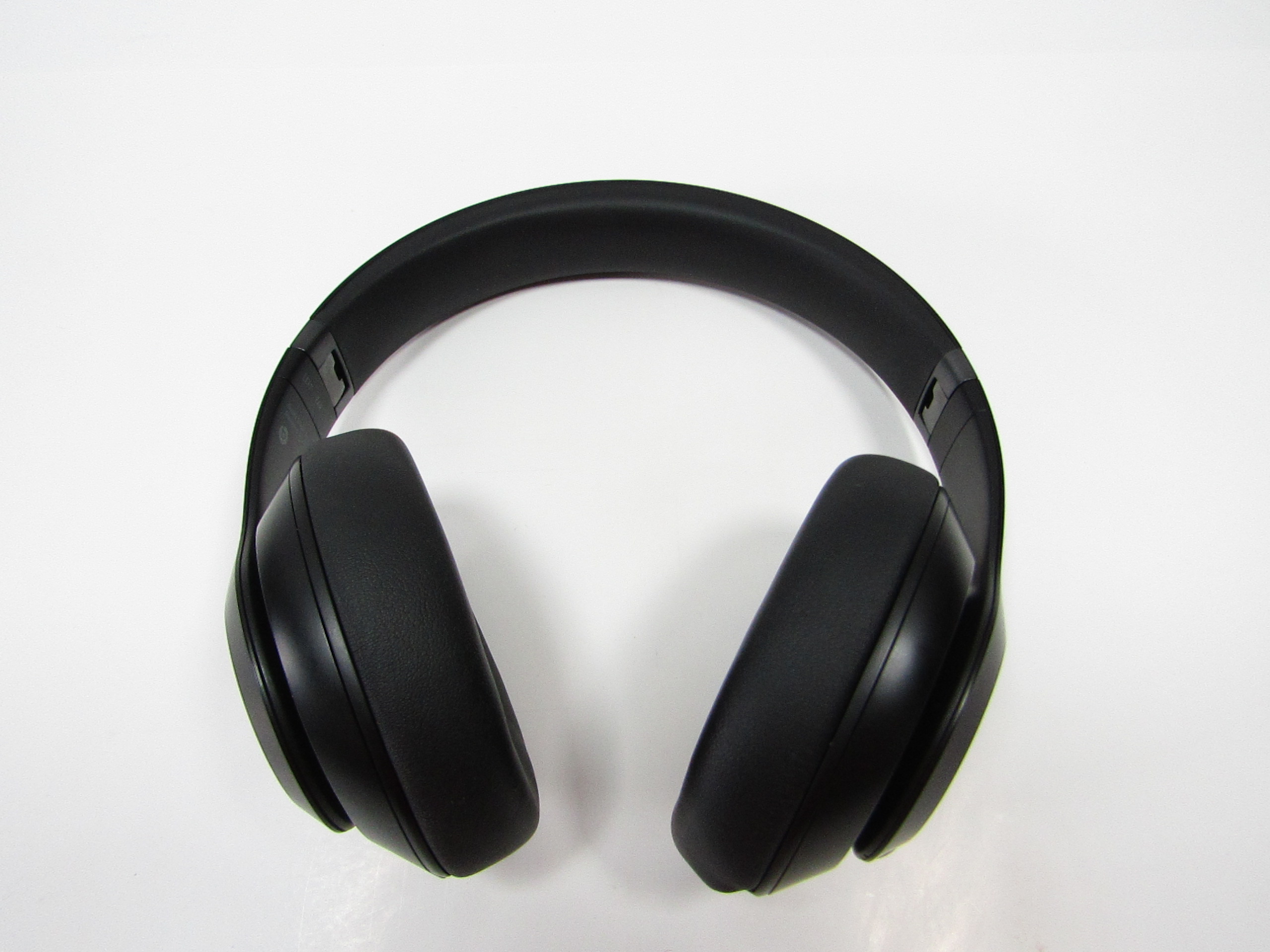 Apple Beats Studio Pro A2924 Wireless Bluetooth Over-Ear