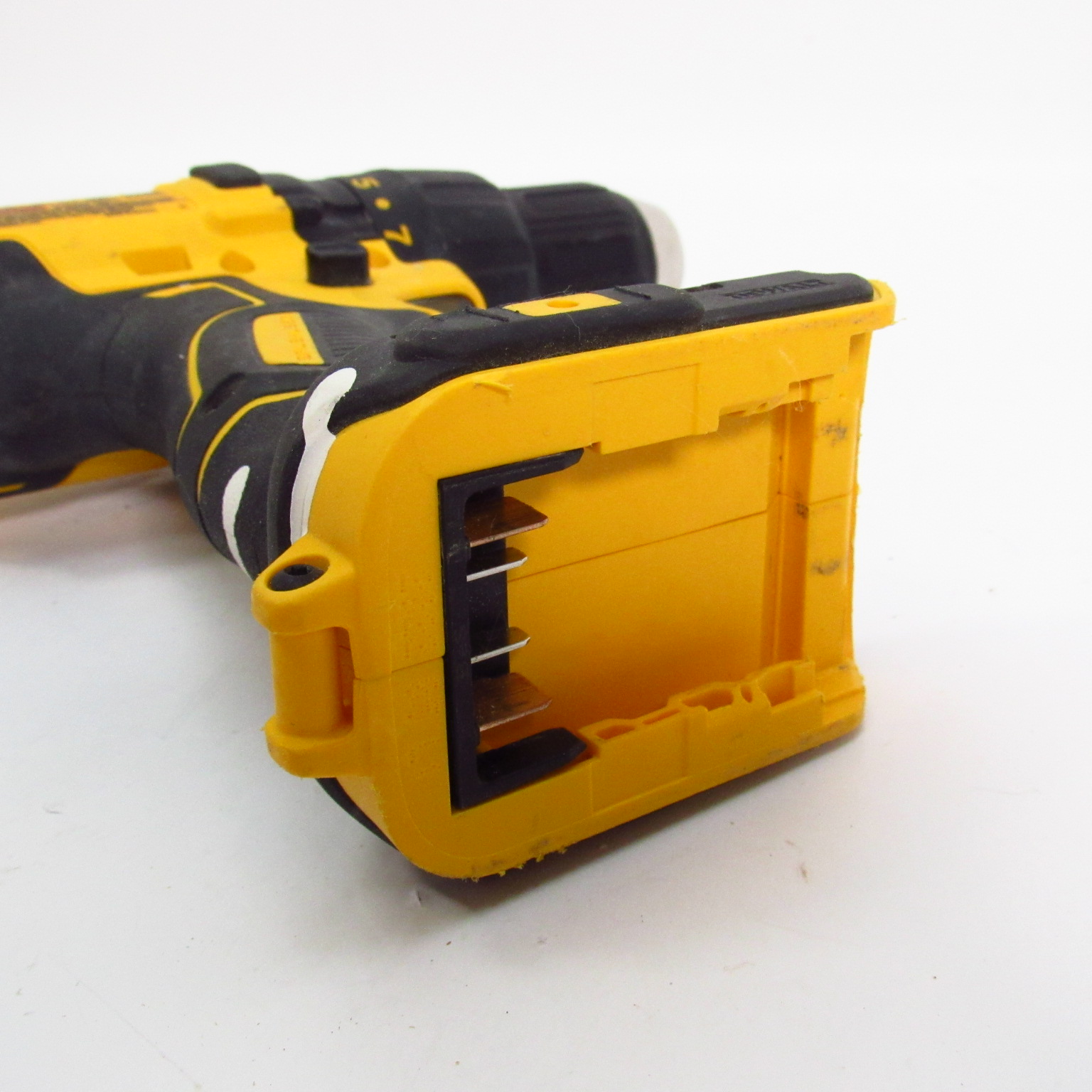 DeWalt DCD777 20V 1/2'' Drive Cordless Brushless Drill/Driver Tool Only