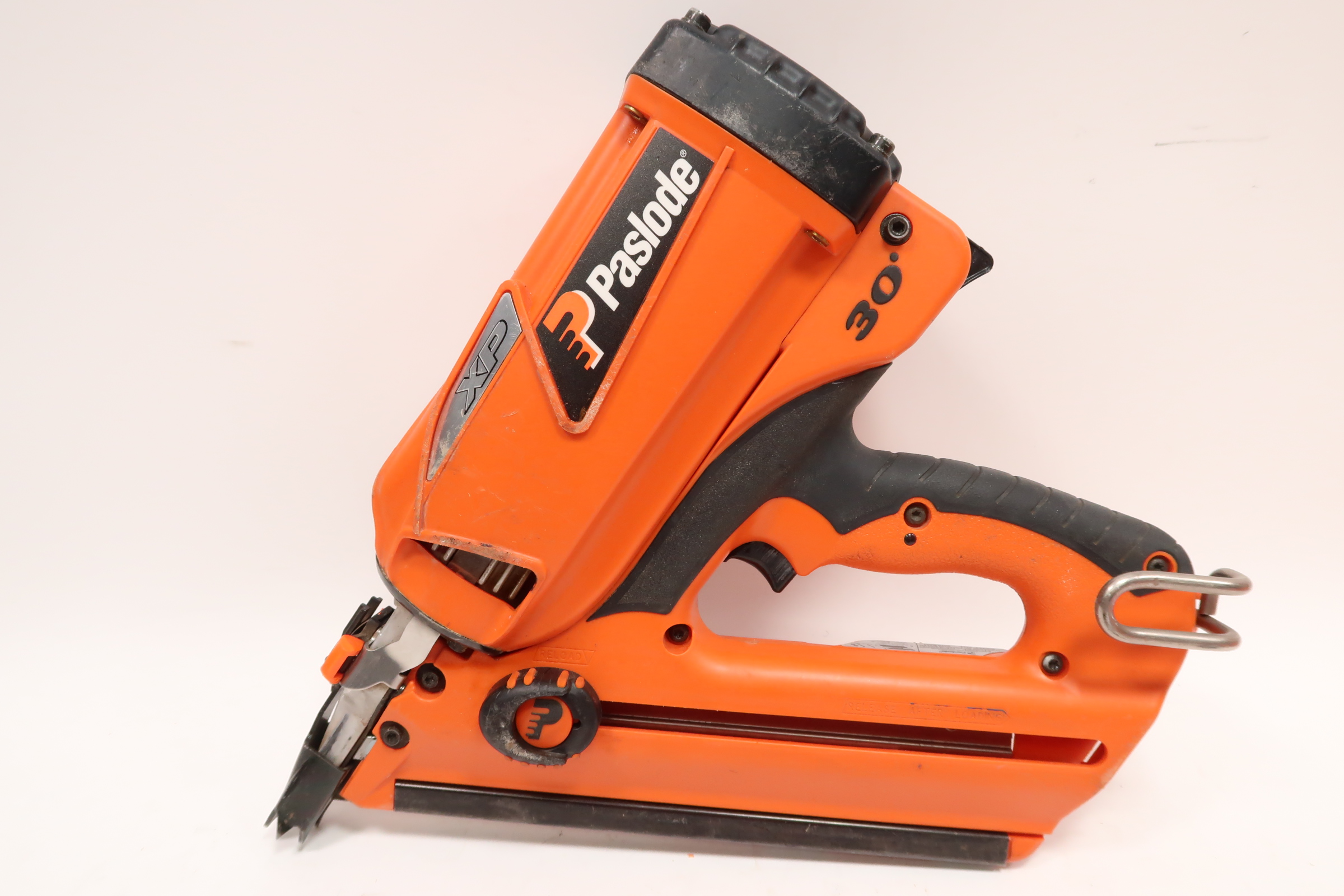 Paslode CF325XP 7.4Volt LithiumIon 30° Cordless Framing Nailer