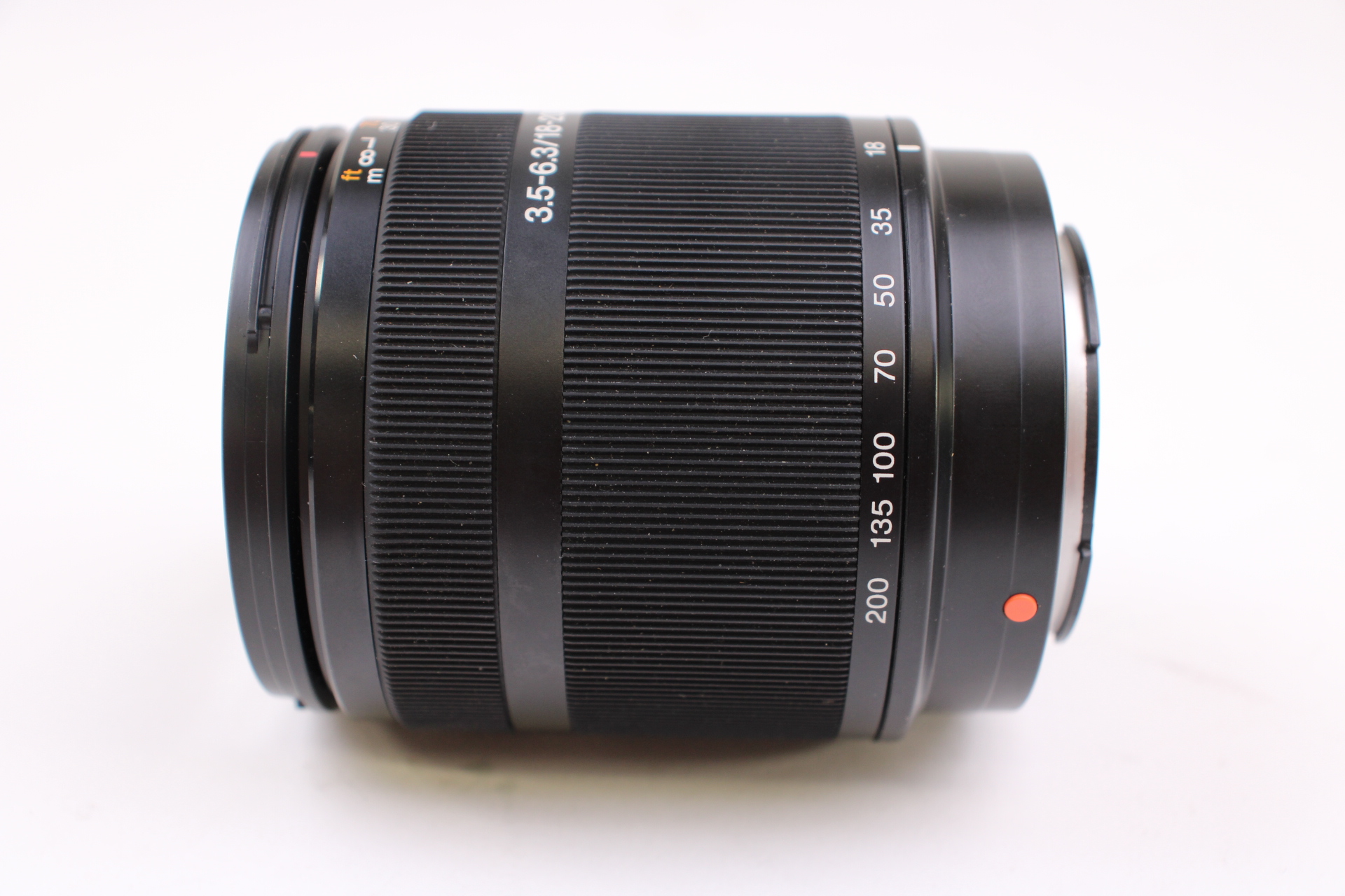 Sony SAL18200 18-200mm f/3.5-6.3 DT Telephoto Zoom Lens - Sony A Mount