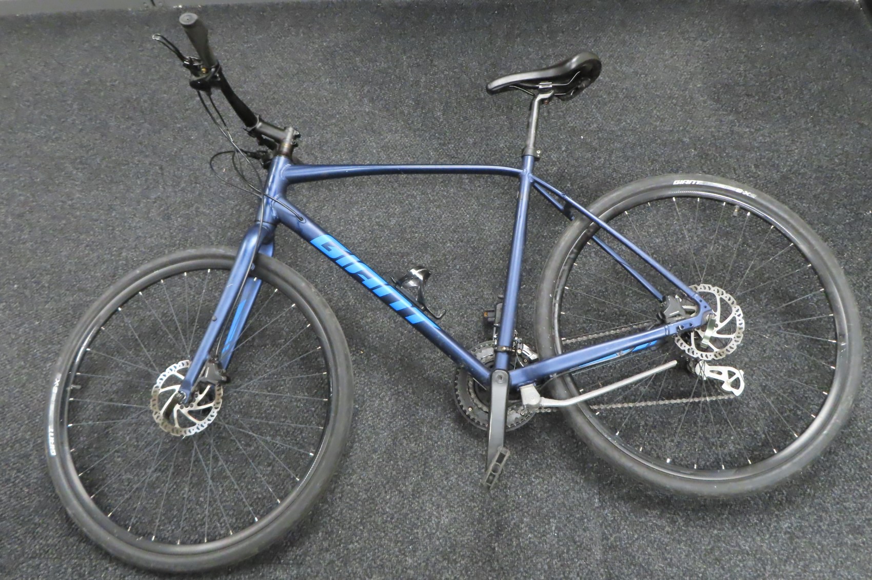 Giant ISO 4210-2 Escape Men's Hybrid Bicycle - Blue (Local Pick-Up Only)